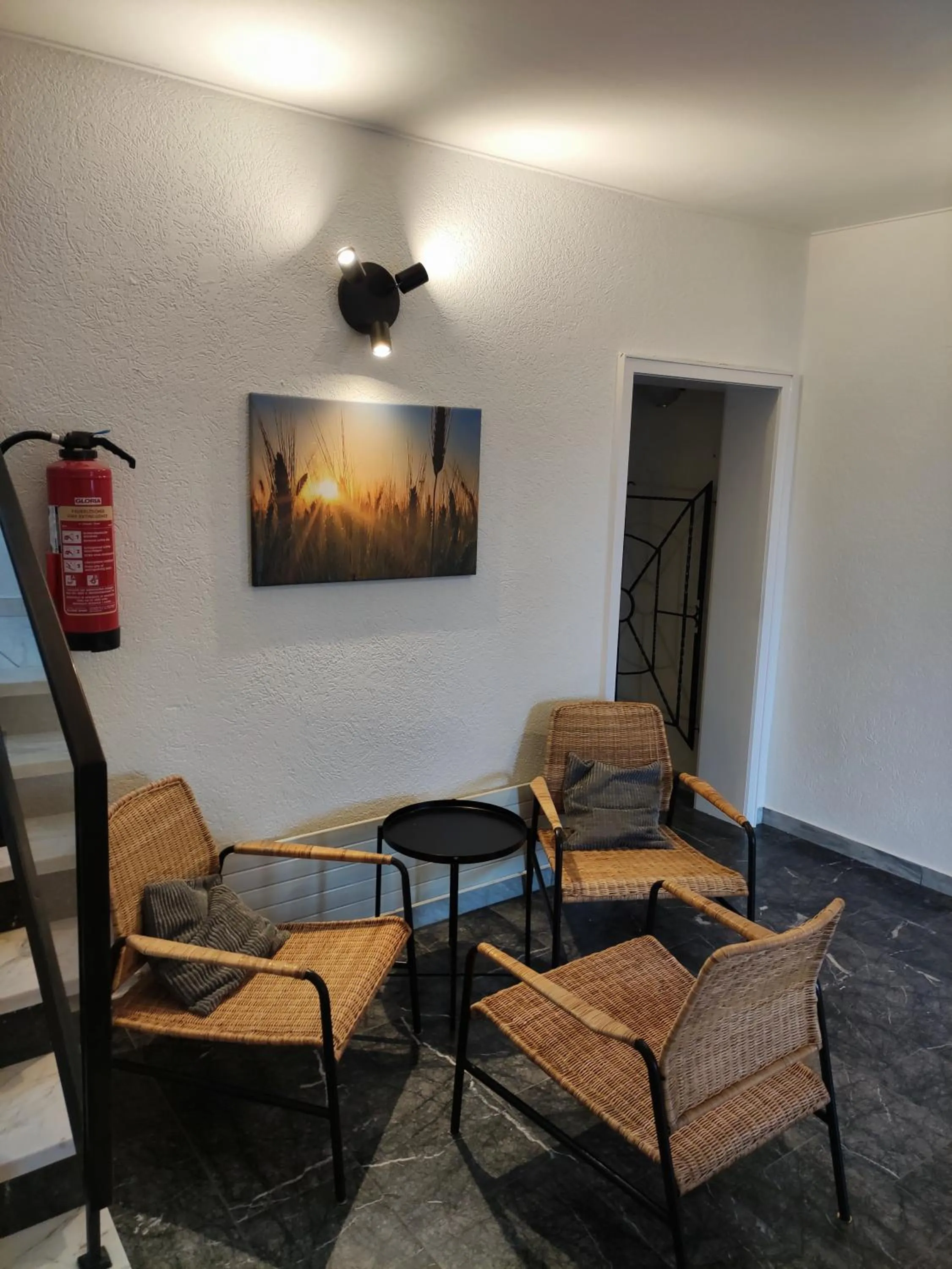 Lobby or reception in Gästehaus am Bahnhof, Self-Check-In