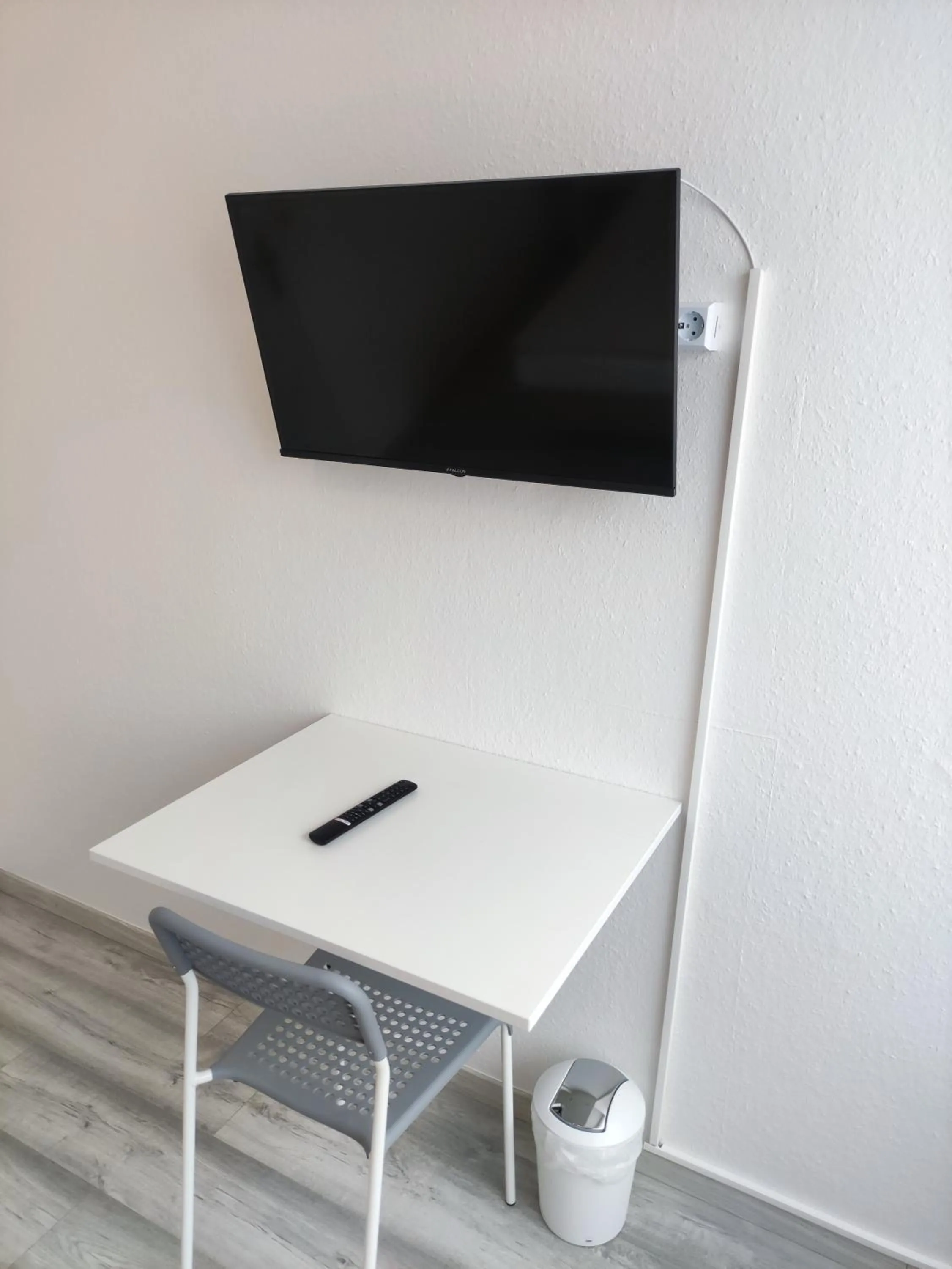 TV and multimedia in Gästehaus am Bahnhof, Self-Check-In