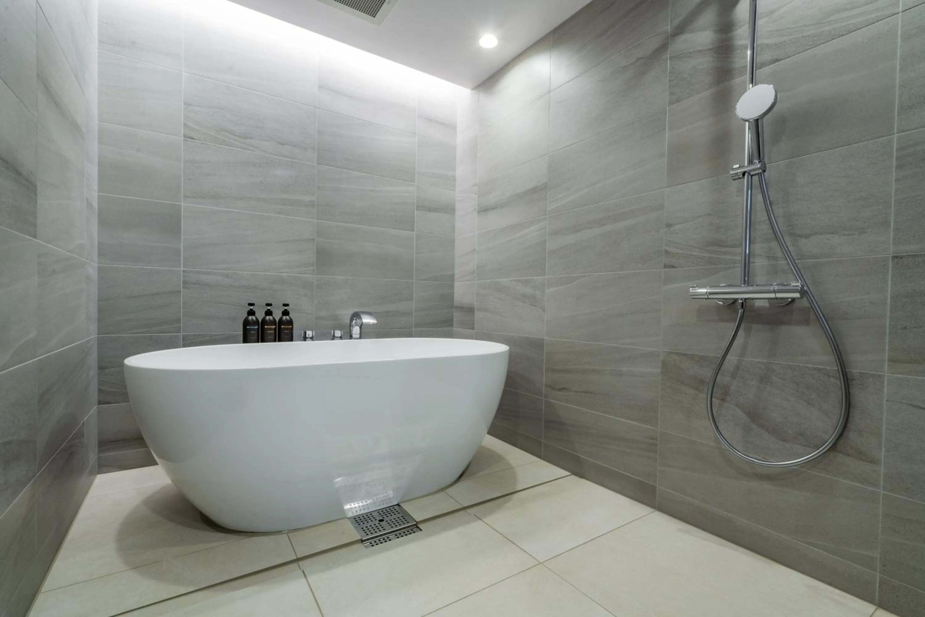 Shower in Randor Hotel Hiroshima Prestige