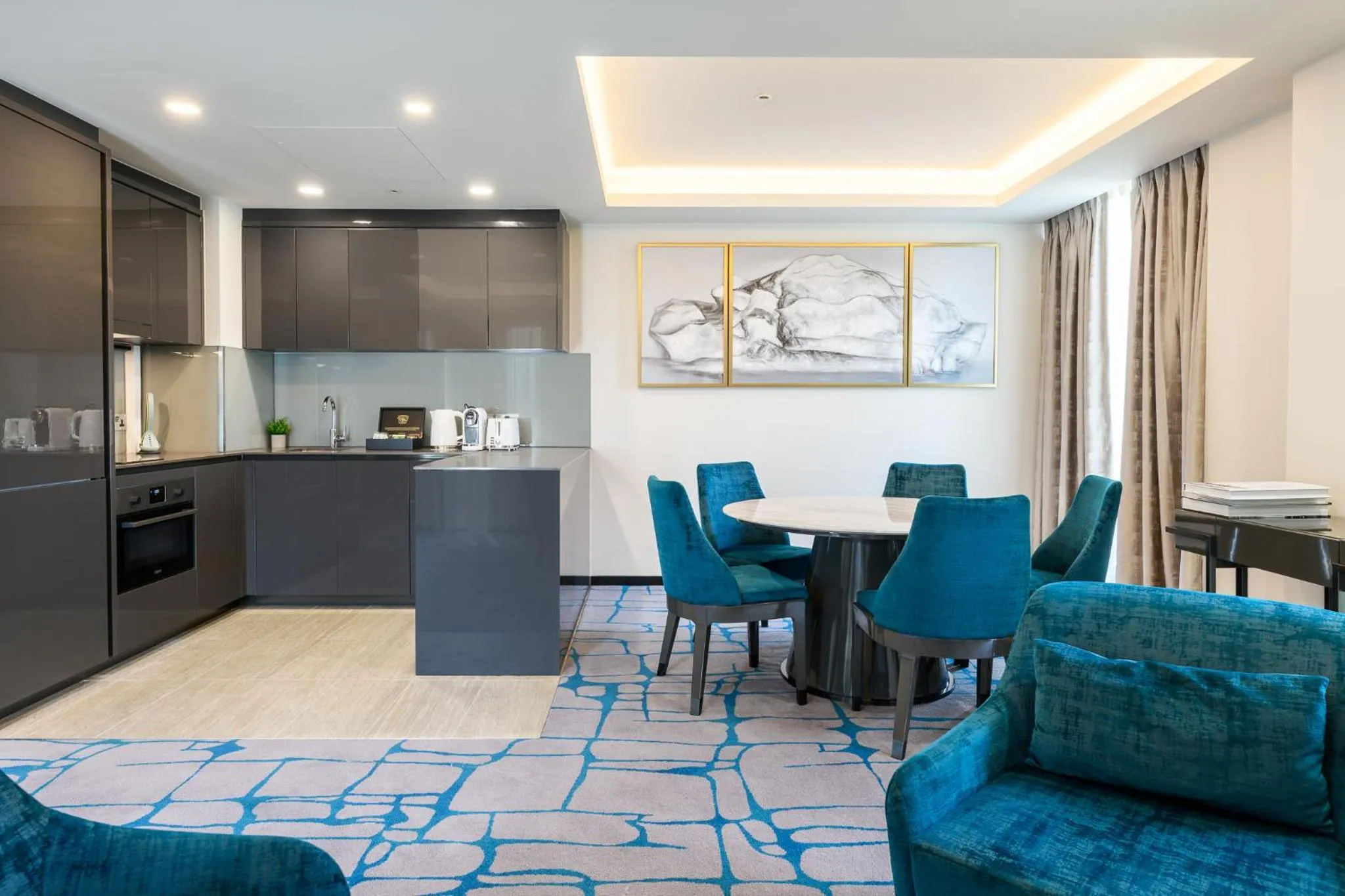 Kitchen or kitchenette in Dao by Dorsett West London