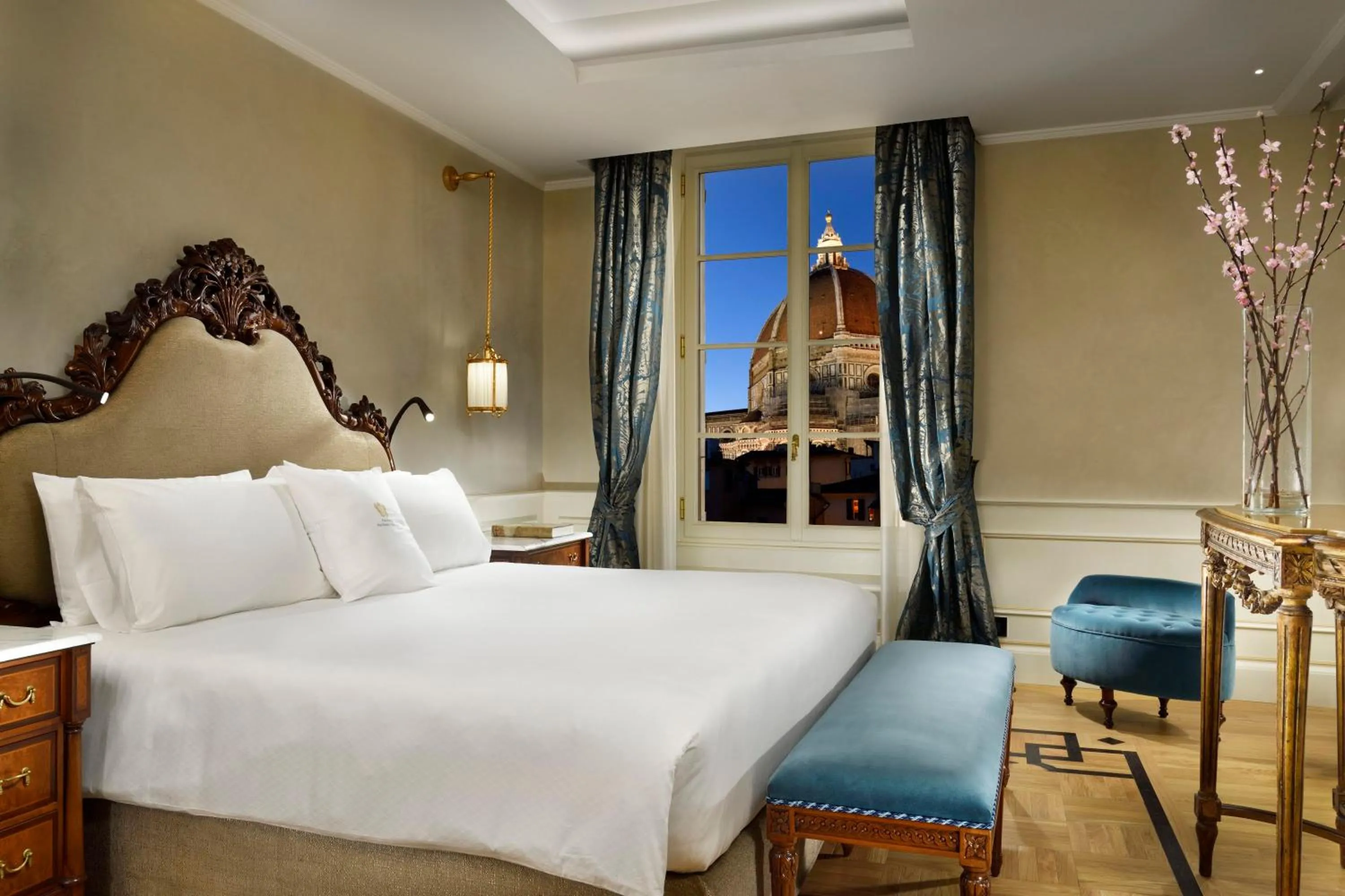 Bed in Palazzo Portinari Salviati Residenza D'Epoca