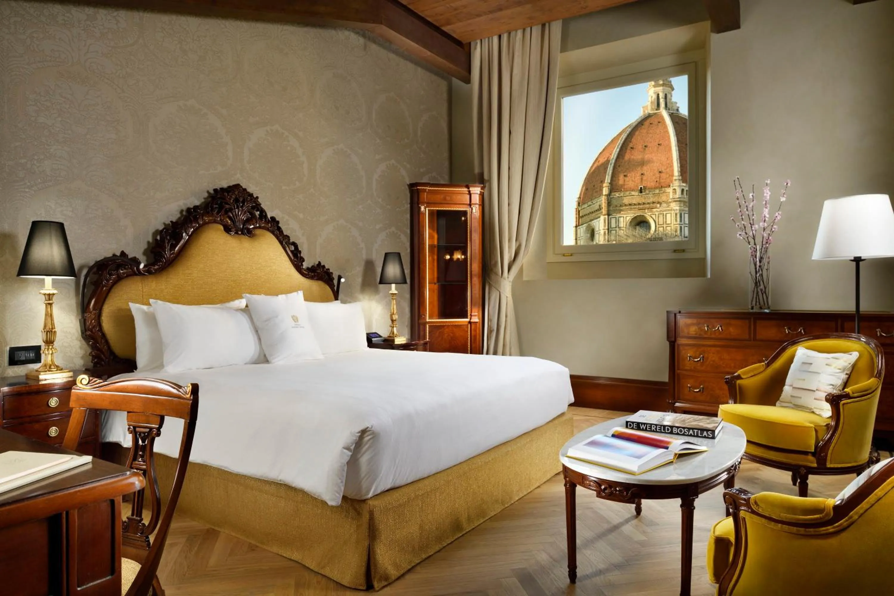 Bed in Palazzo Portinari Salviati Residenza D'Epoca