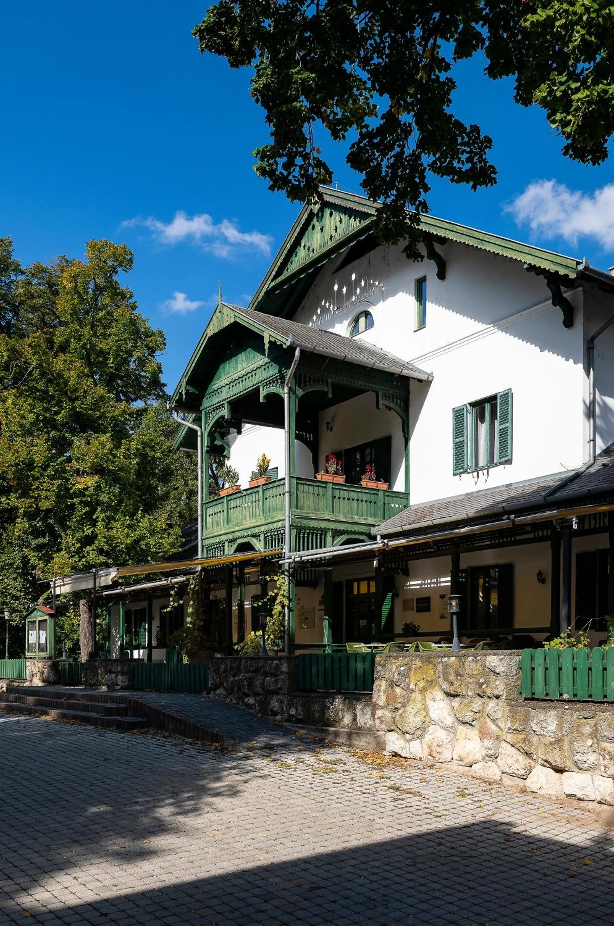 Property building in Svájci Lak Panzió