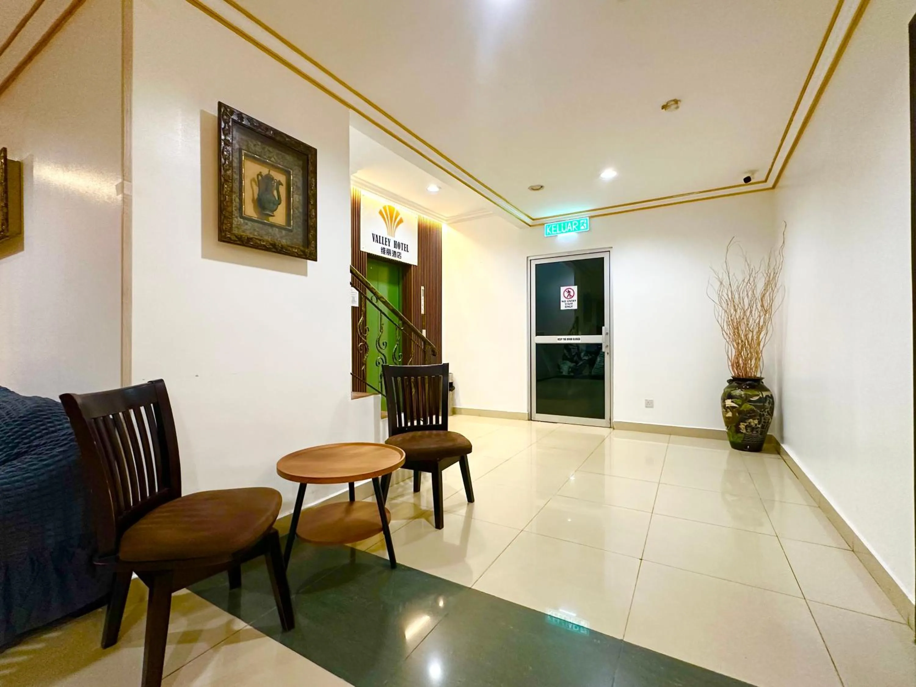 Seating area in VALLEY HOTEL