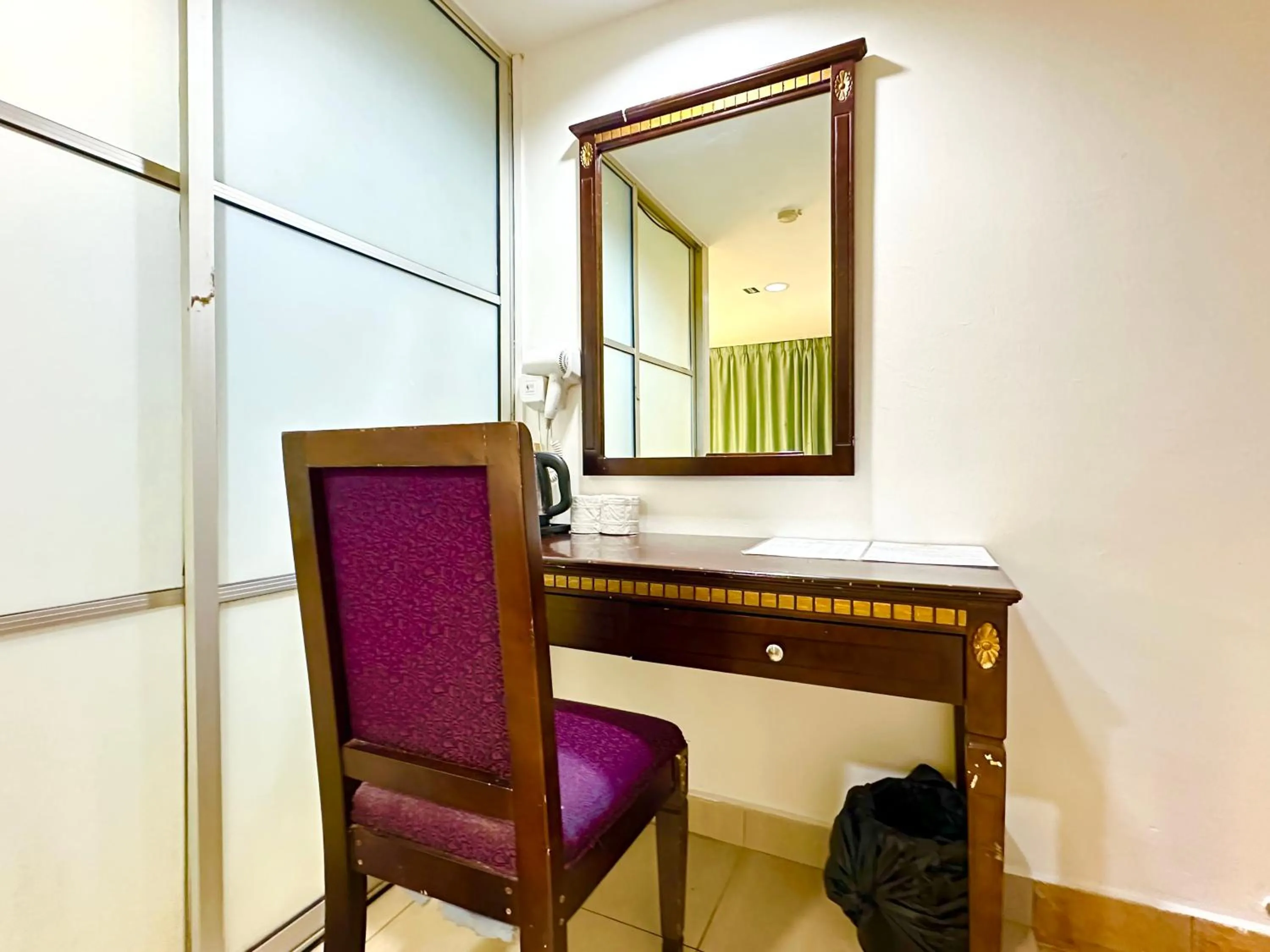 Drinks in VALLEY HOTEL