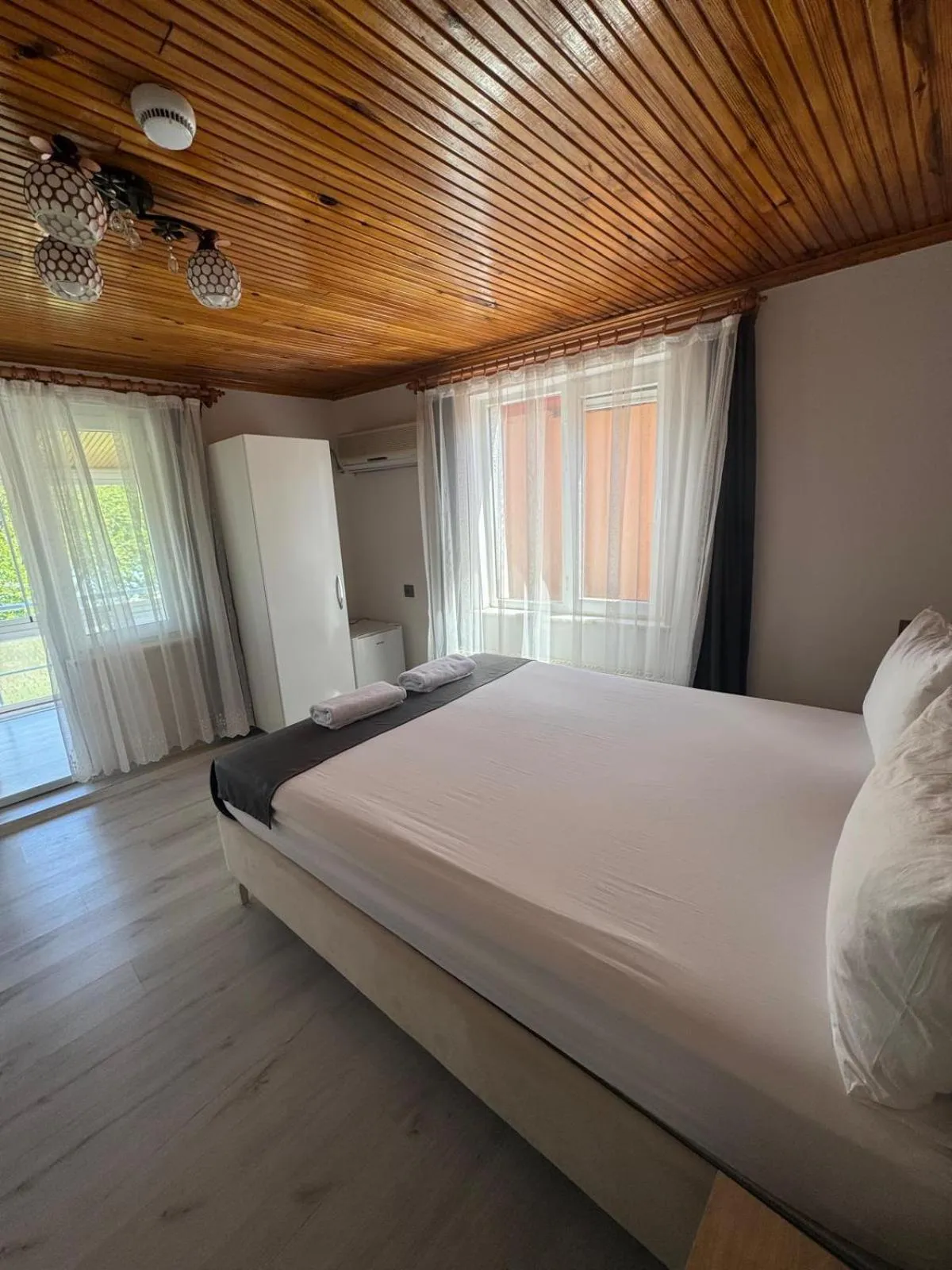 Bed in Ali's Pension ada alis