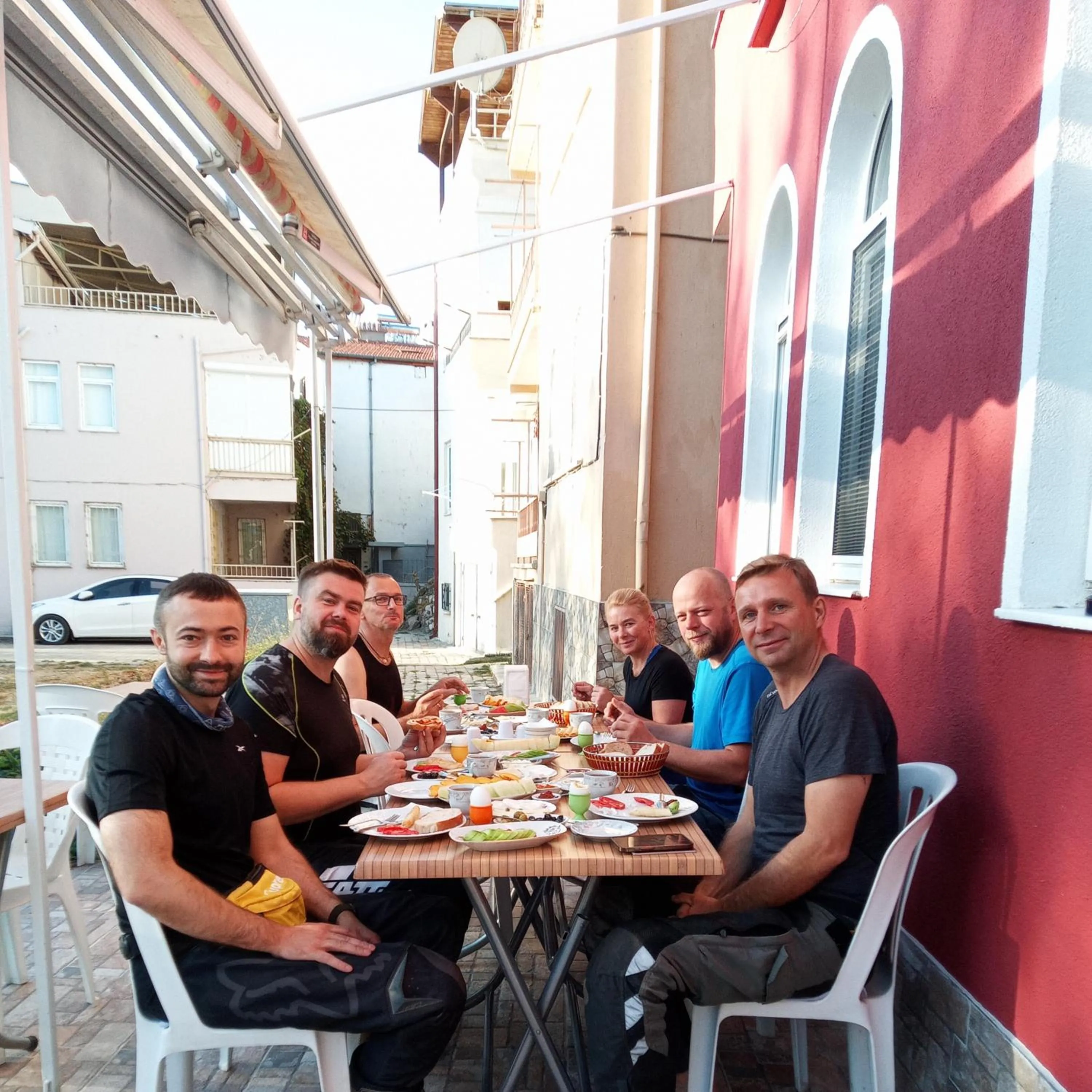 Ali's Pension ada alis