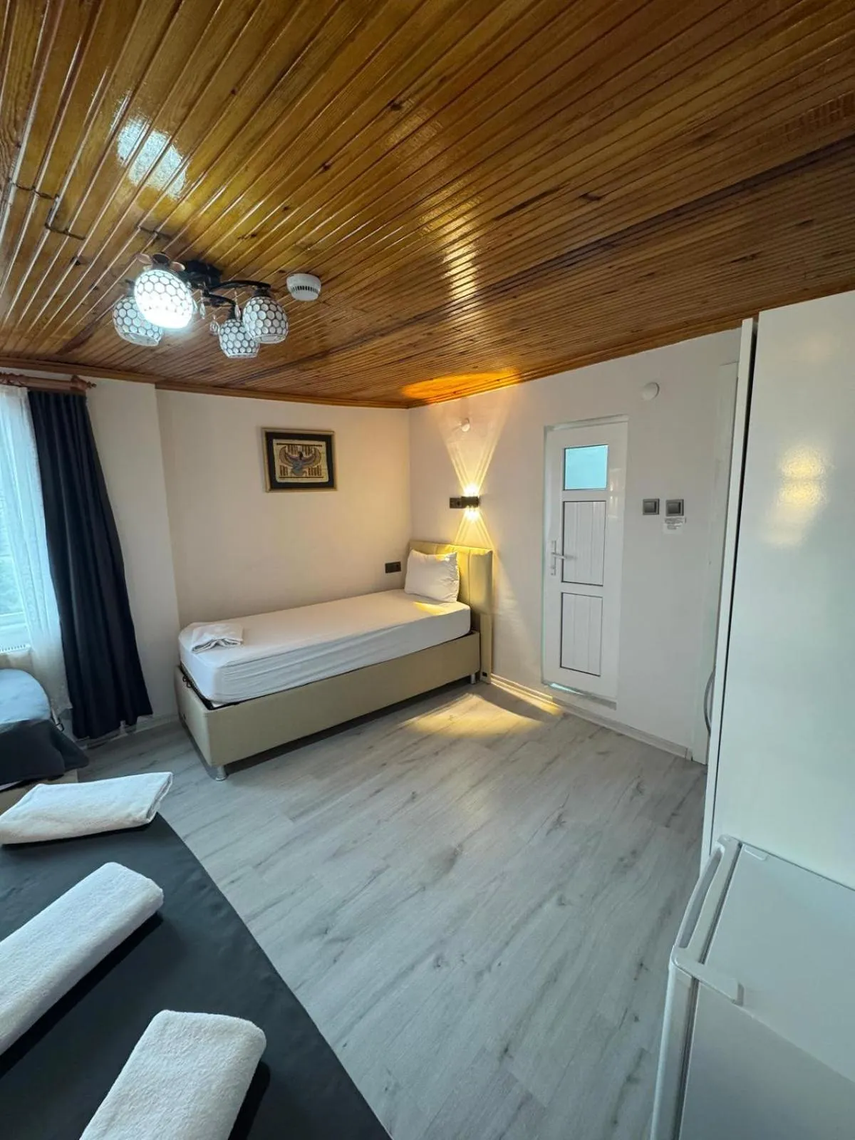 Bed in Ali's Pension ada alis