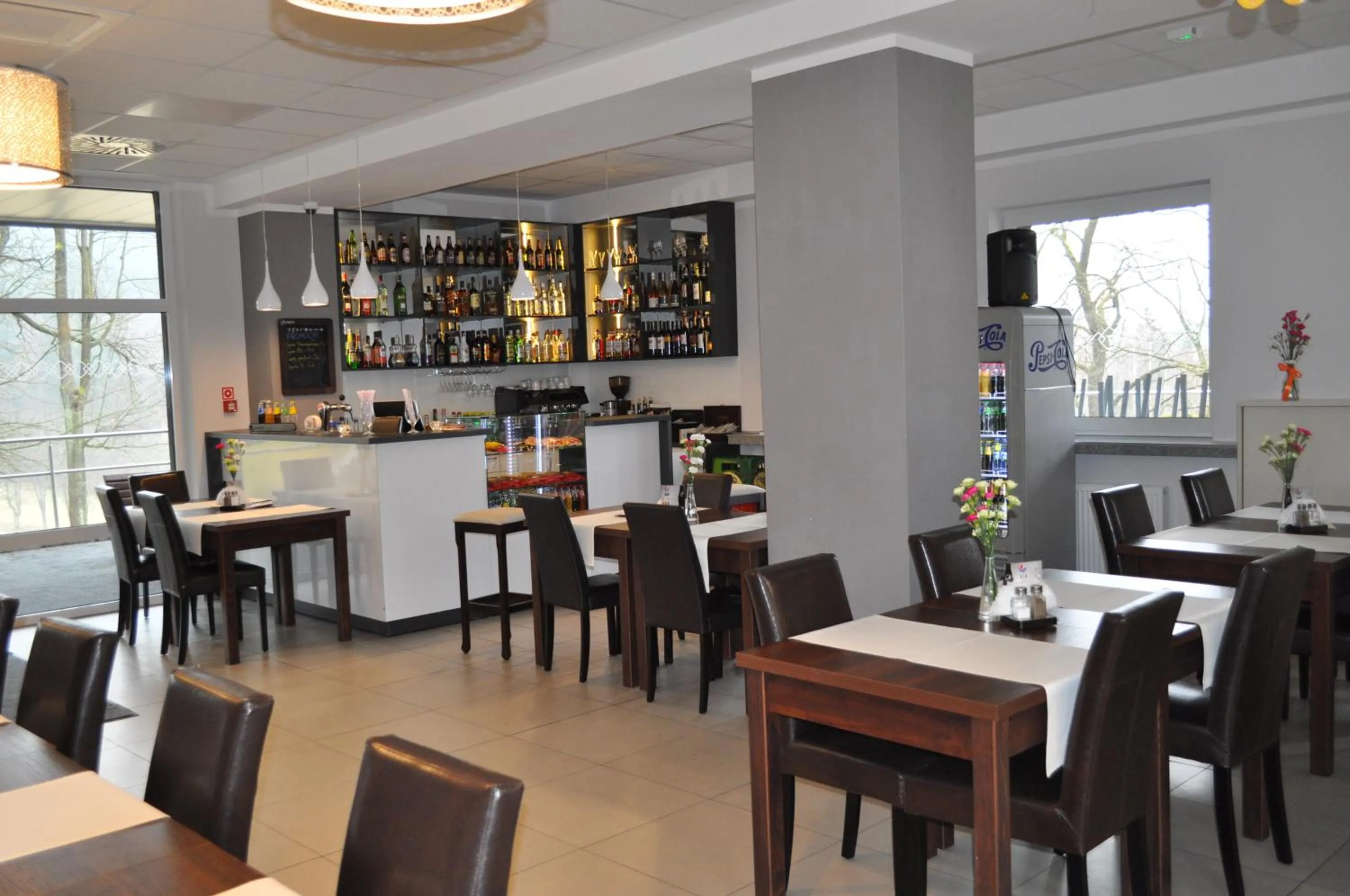 Restaurant/places to eat in Hotel Trojan