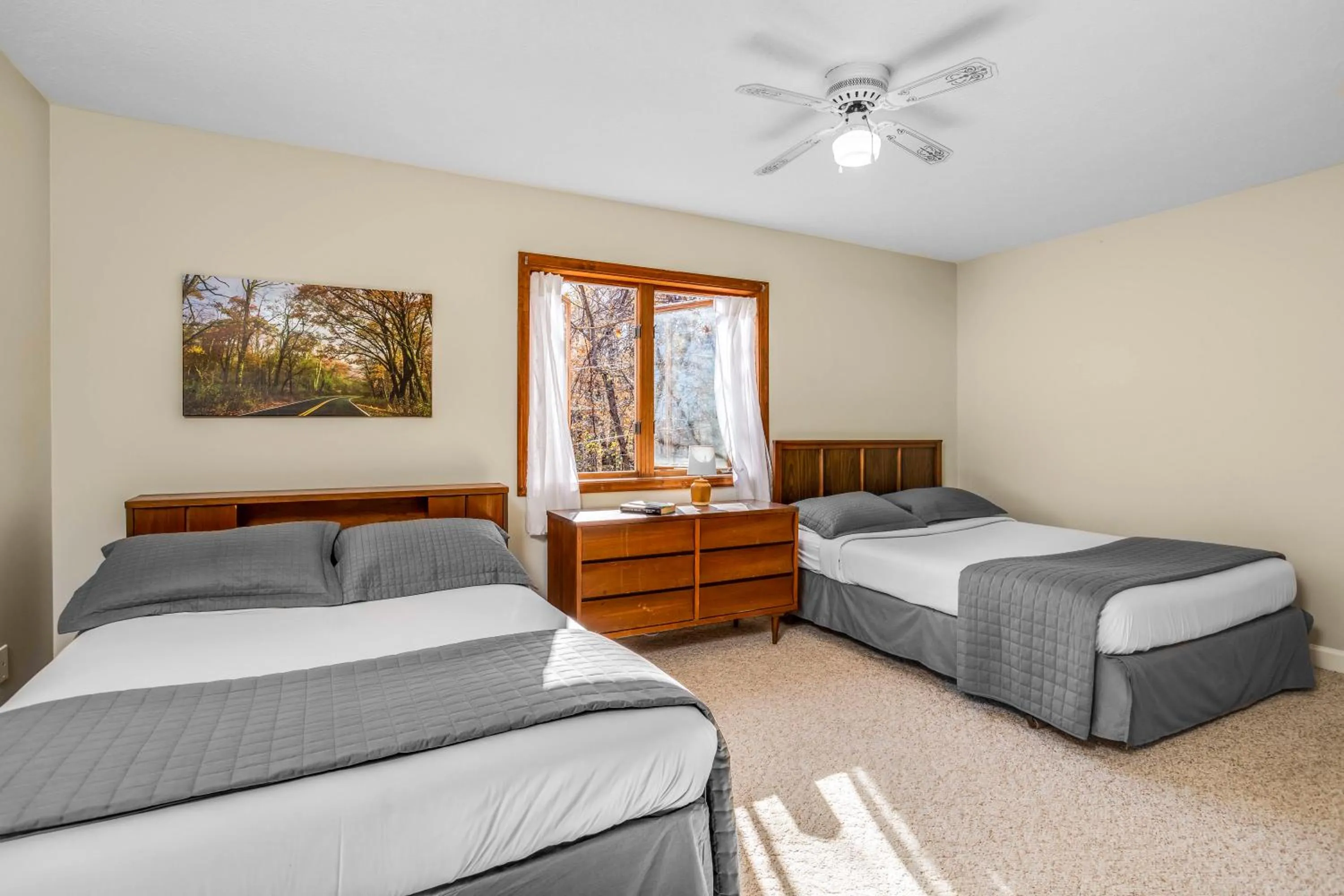 Bed in Love Ridge Mountain Lodging