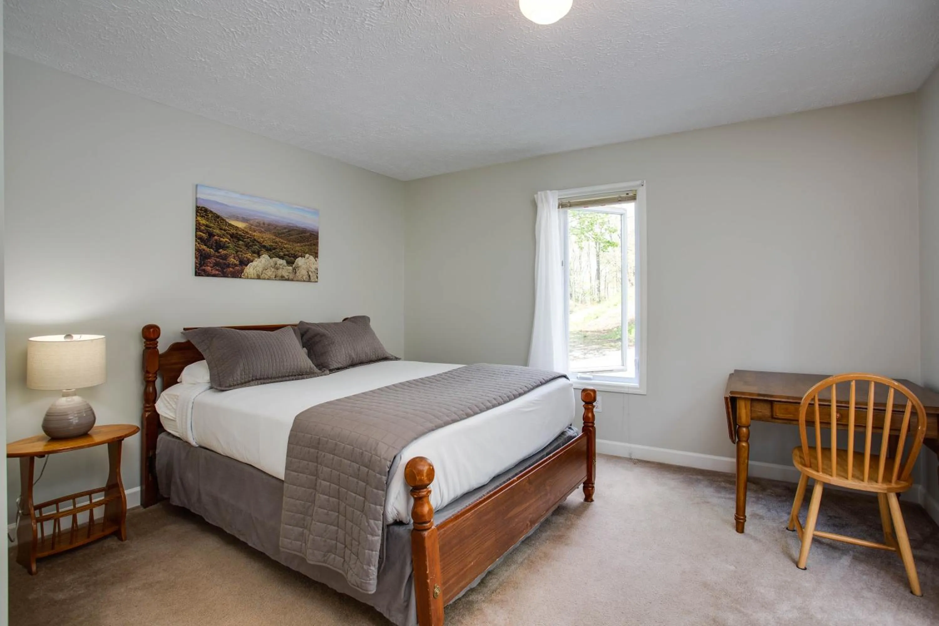 Bed in Love Ridge Mountain Lodging