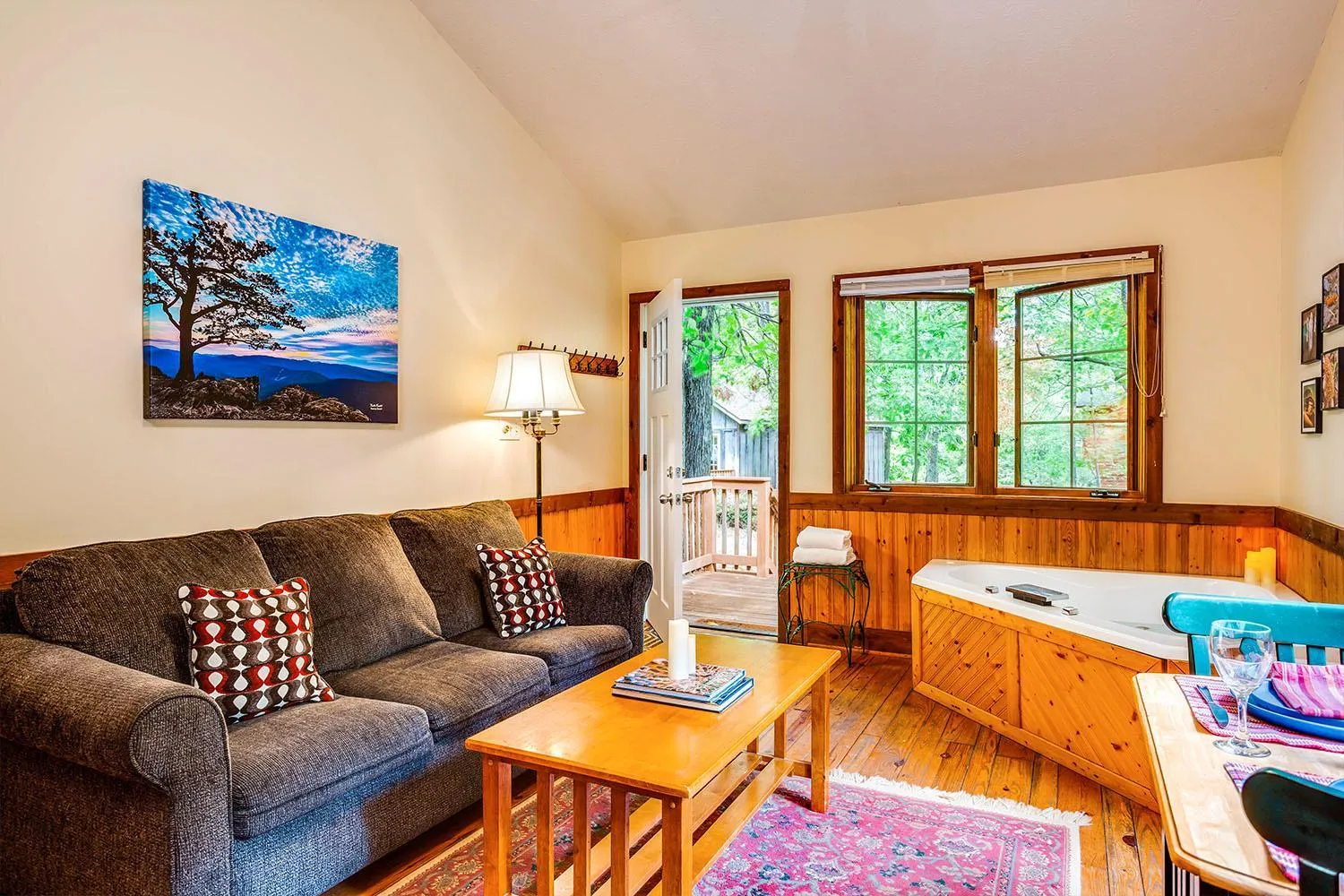 Living room in Love Ridge Mountain Lodging