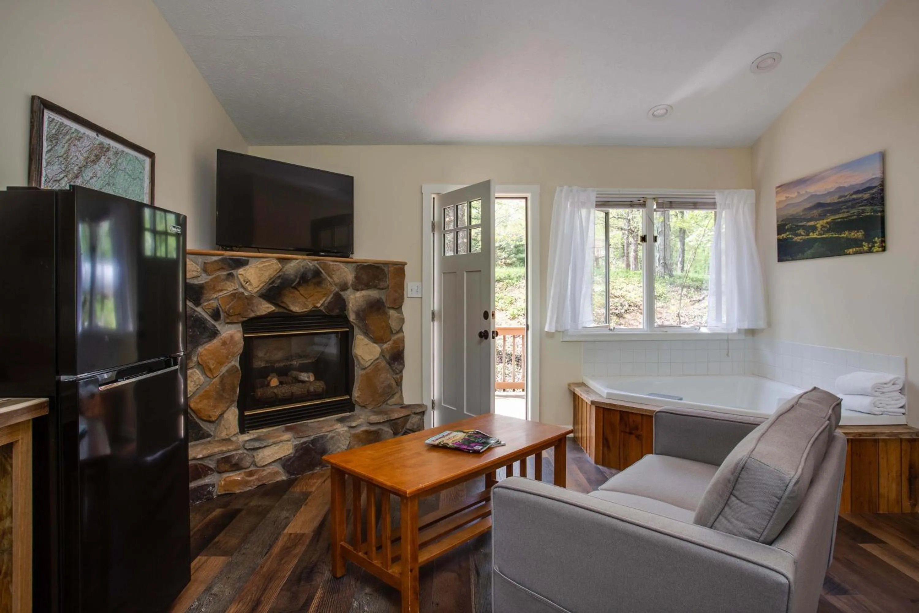 TV and multimedia in Love Ridge Mountain Lodging