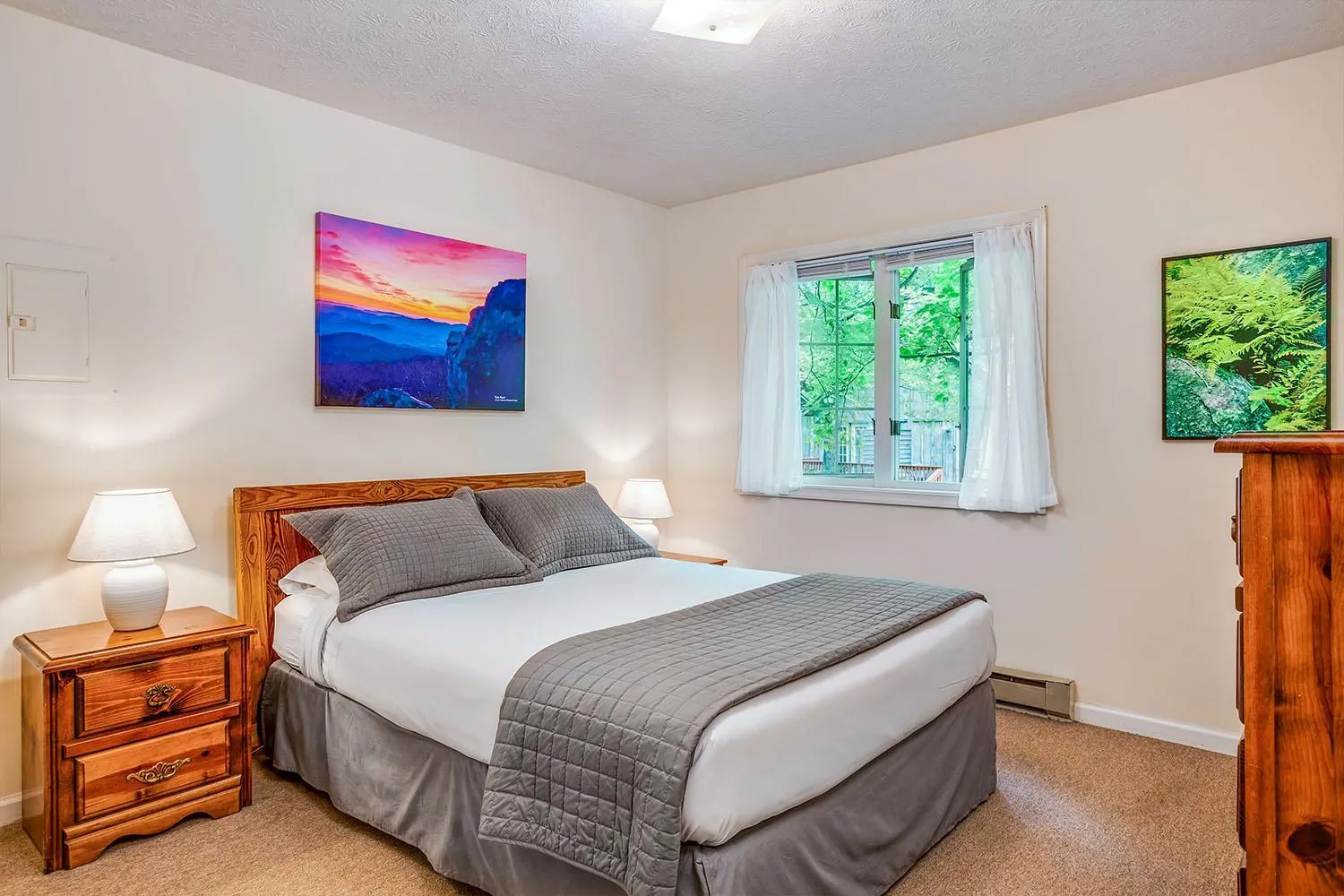 Bed in Love Ridge Mountain Lodging