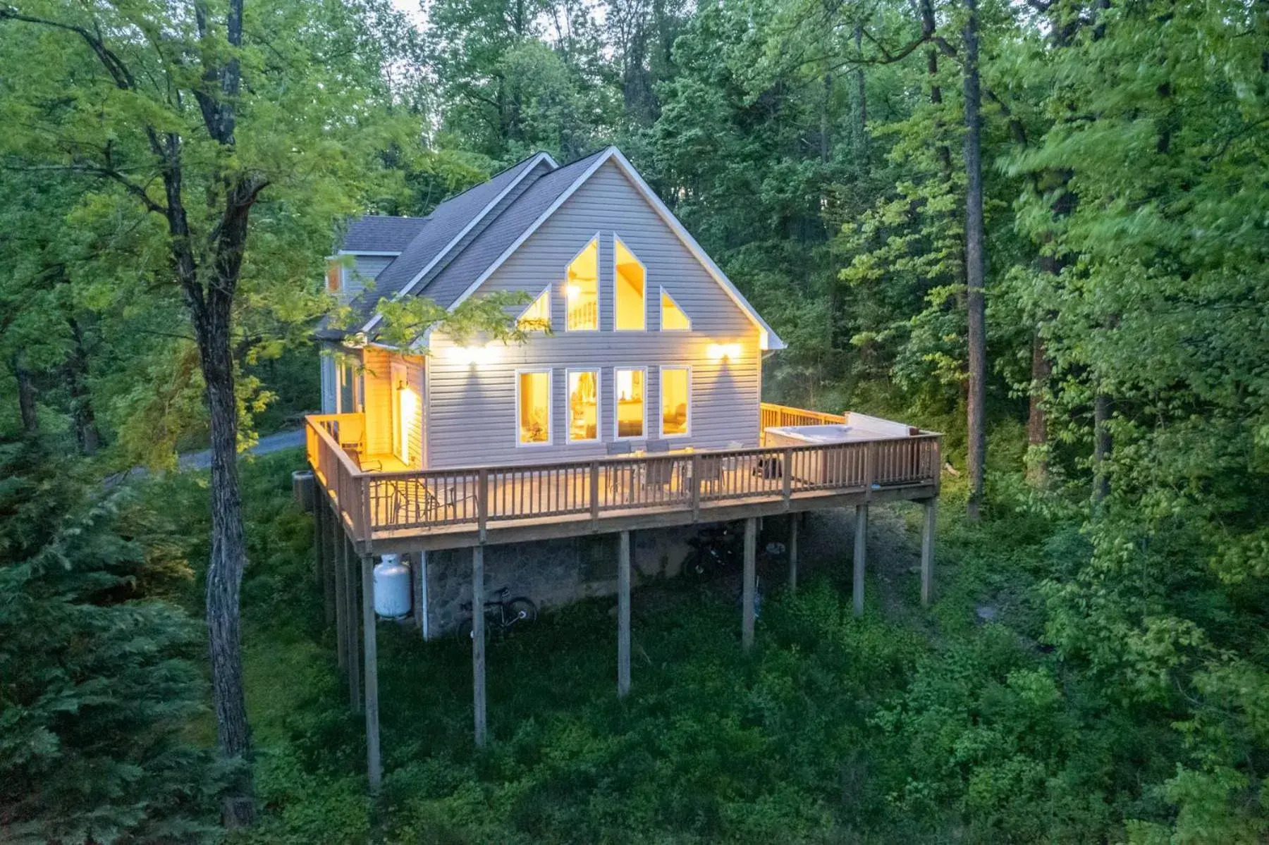 Three-Bedroom House in Love Ridge Mountain Lodging Three-Bedroom House in Love Ridge Mountain Lodging