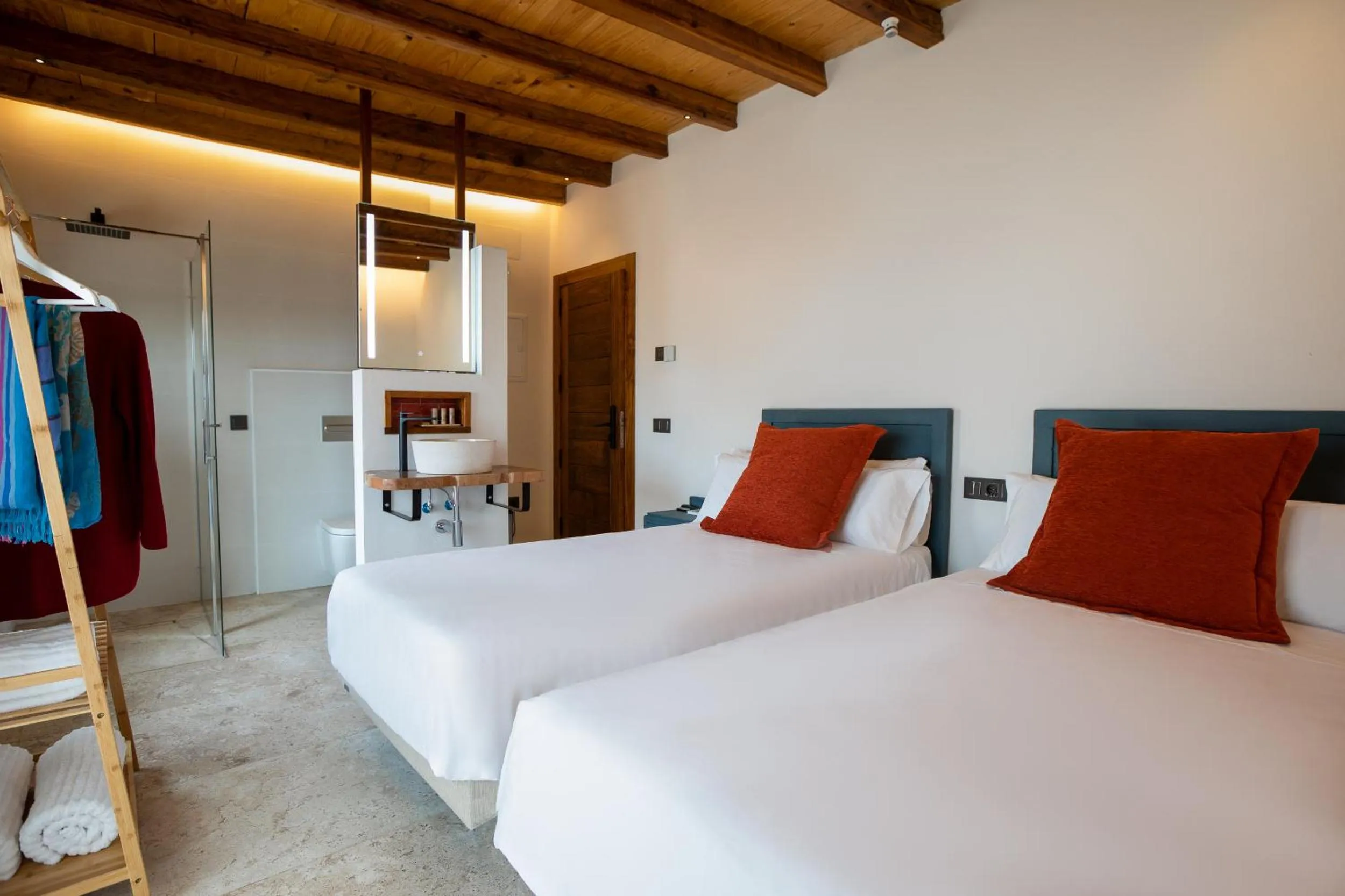 Photo of the whole room, Bed in Hotel Poeta Jorge Manrique