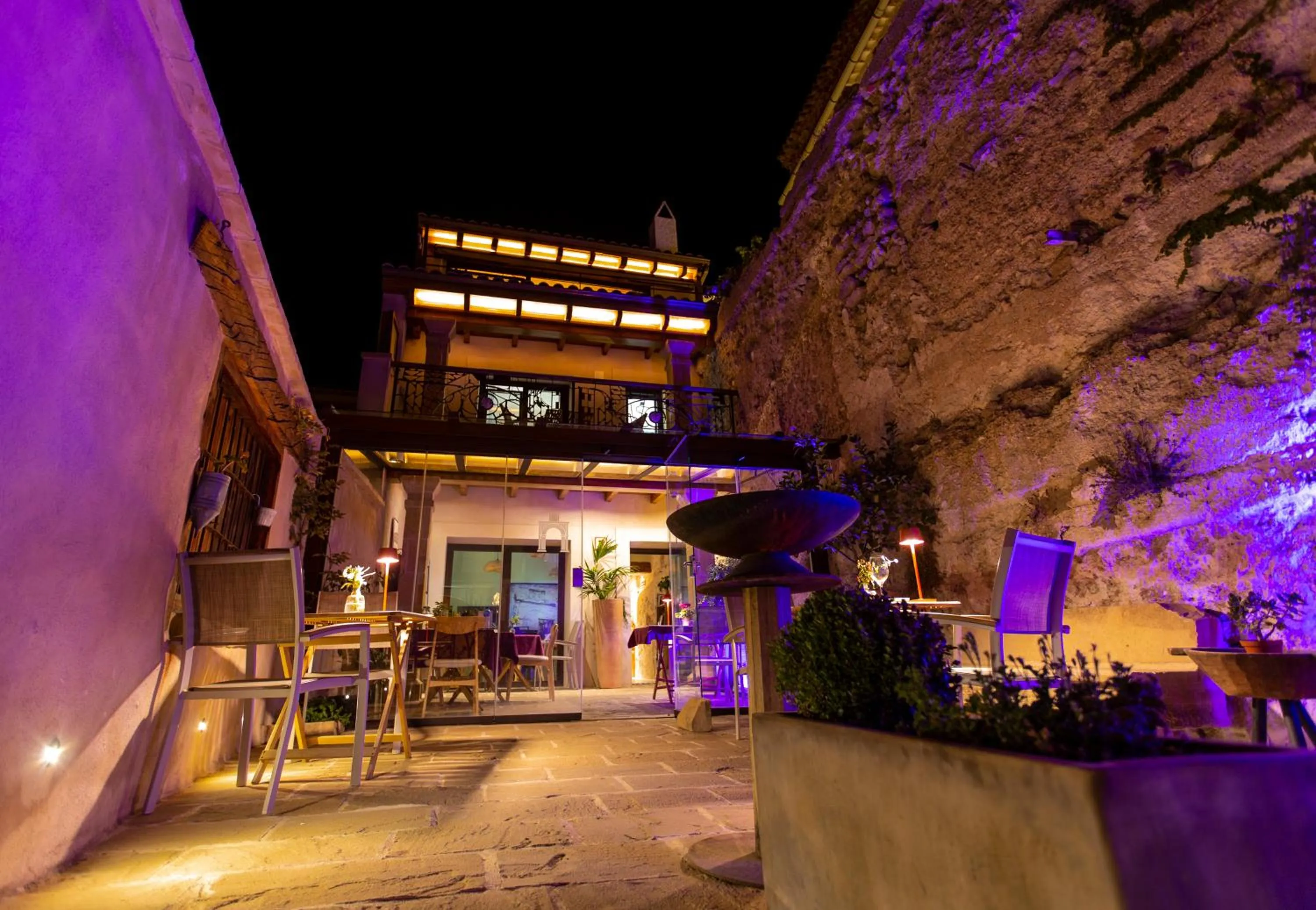 Property building in Hotel Poeta Jorge Manrique