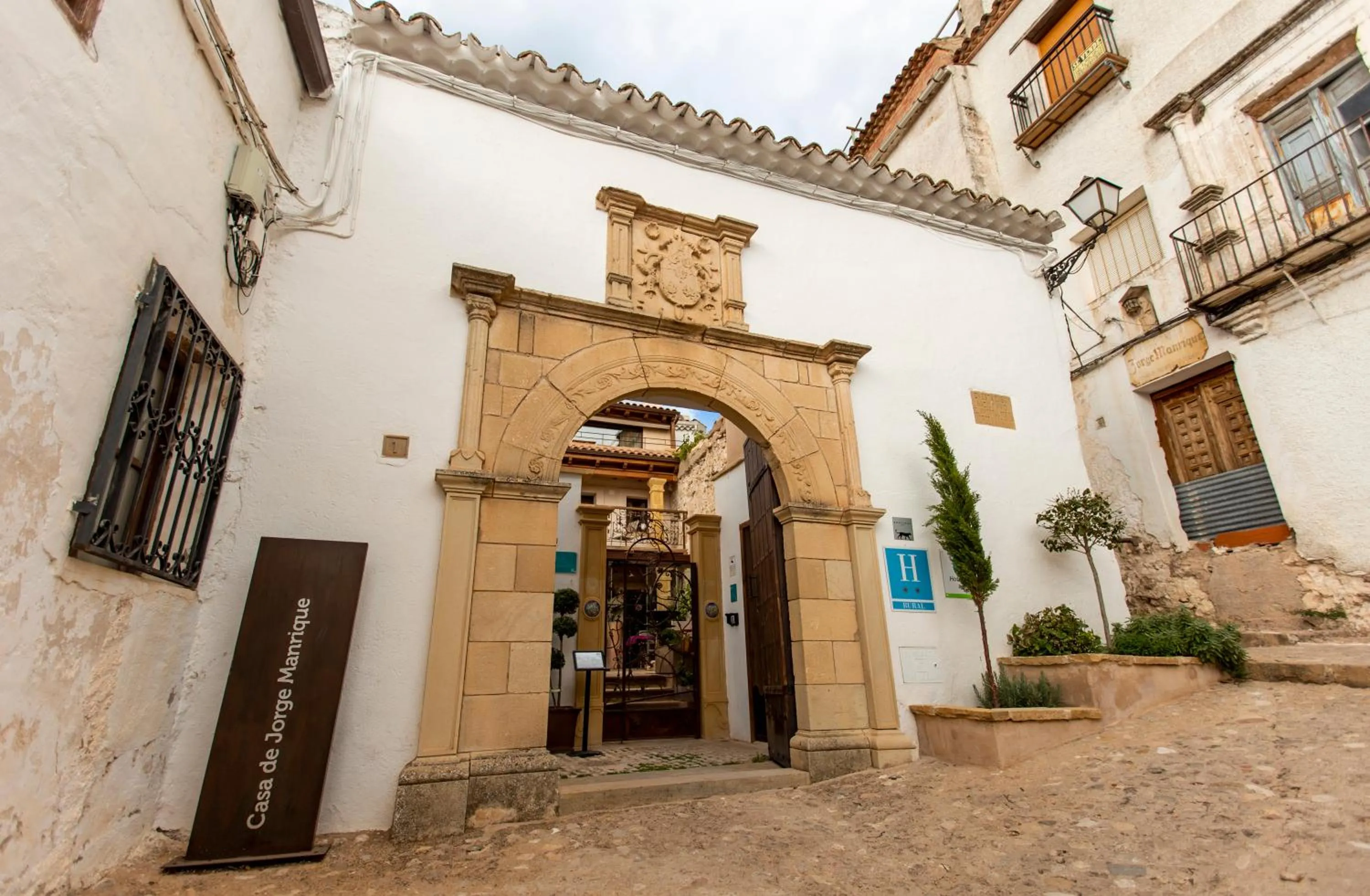 Property building in Hotel Poeta Jorge Manrique