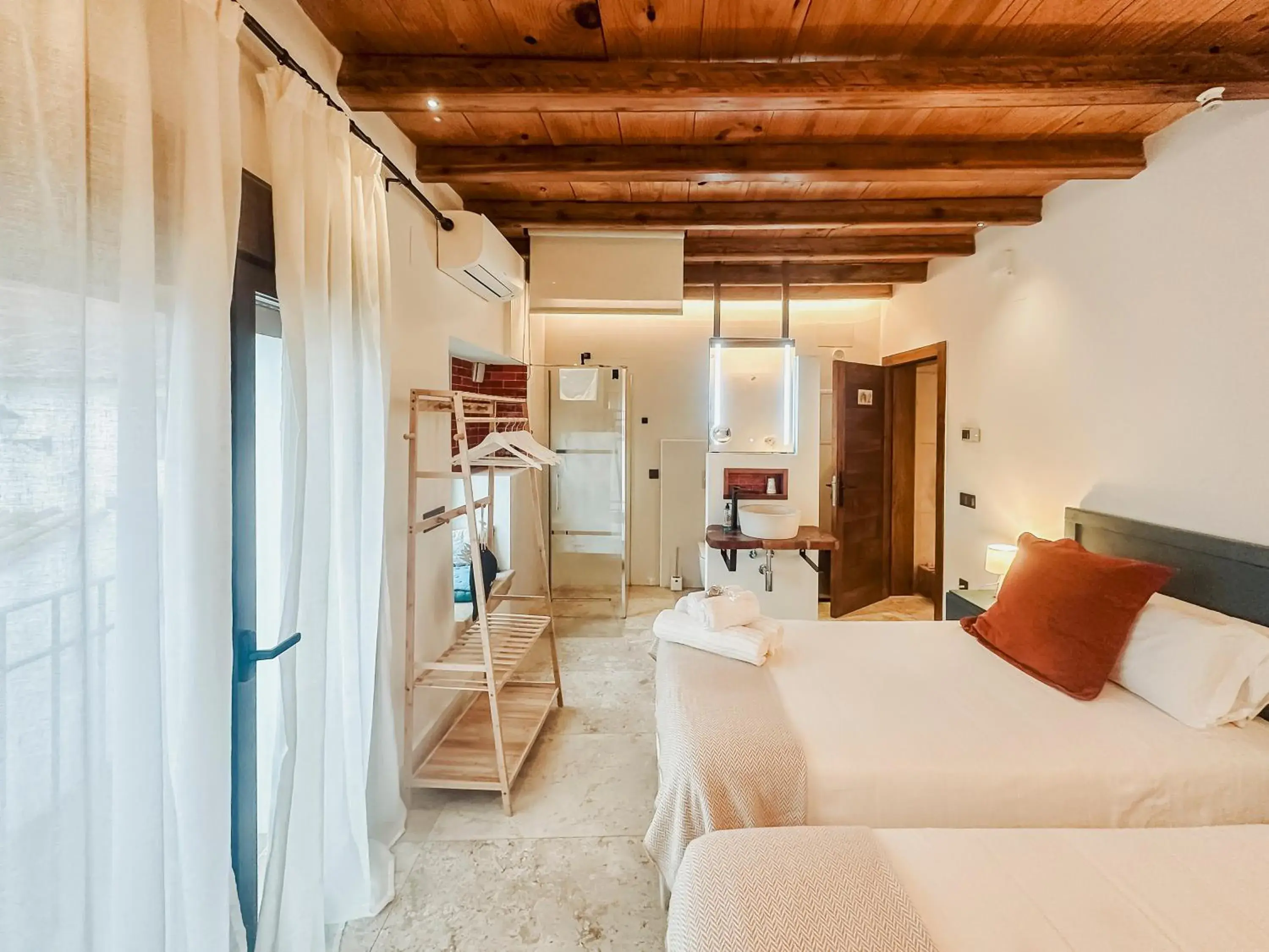 Boutique Twin Room in Hotel Boutique Poeta Jorge Manrique Boutique Twin Room in Hotel Boutique Poeta Jorge Manrique