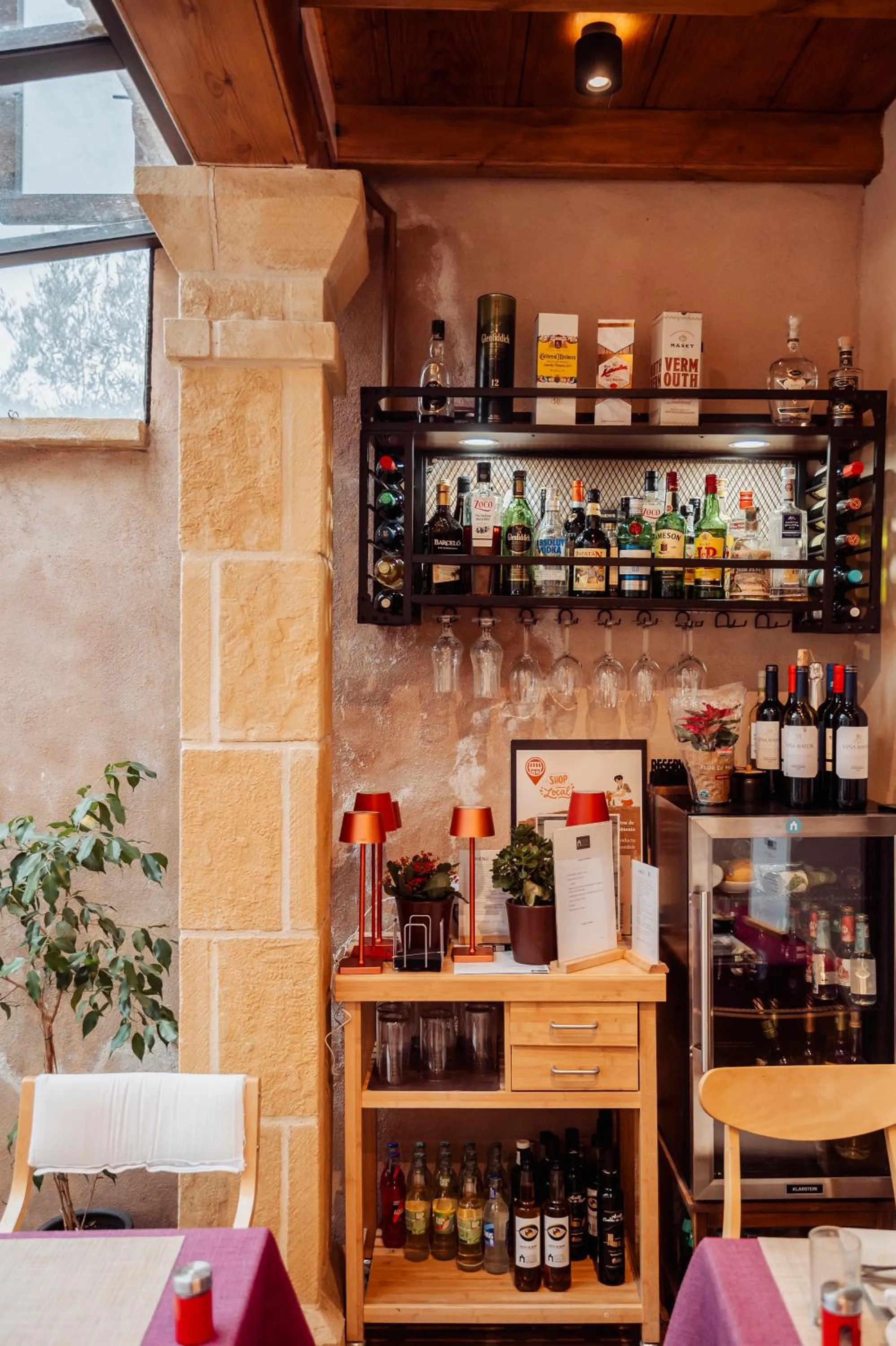 Food and drinks in Hotel Boutique Poeta Jorge Manrique