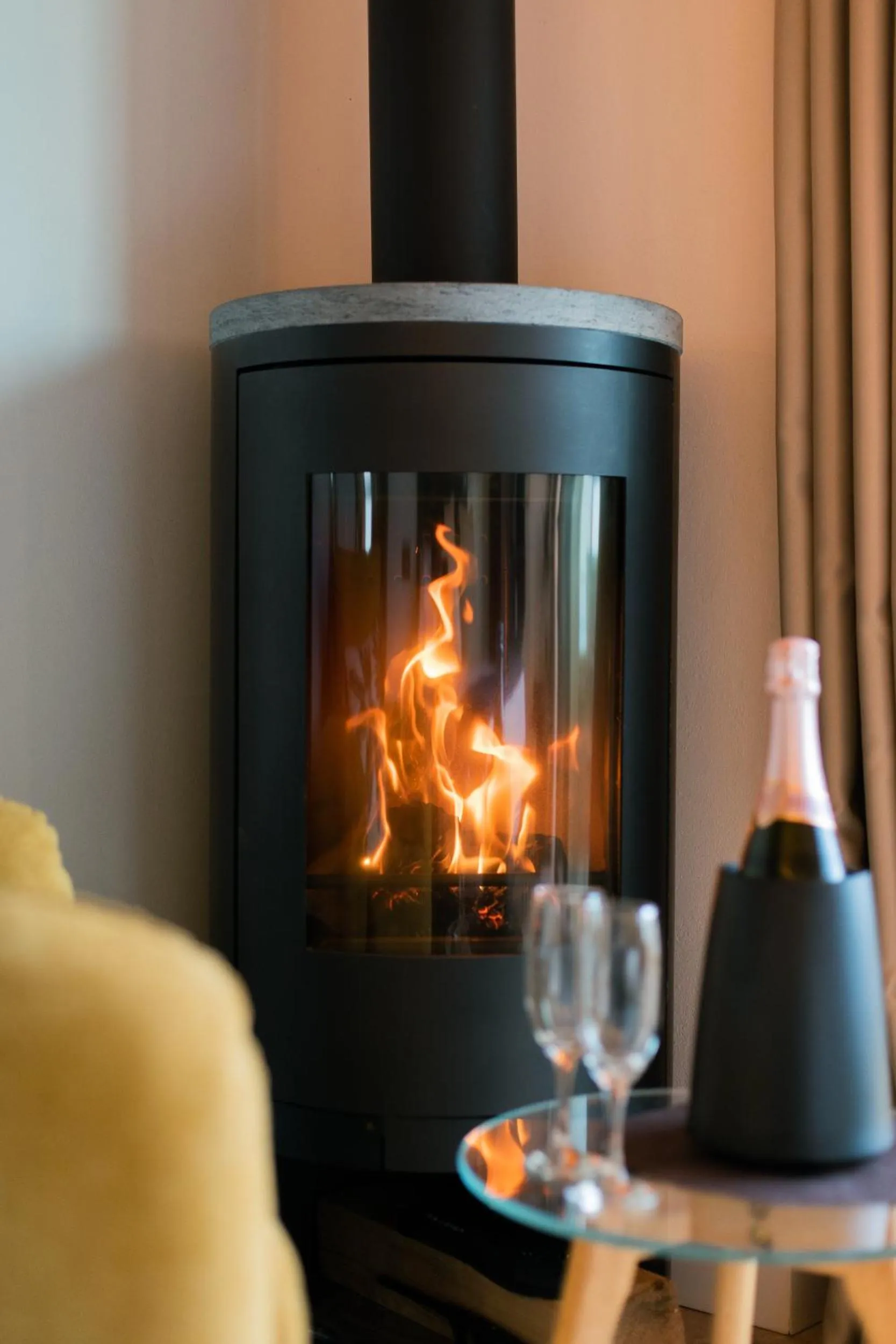 flat iron in Hotel Poeta Jorge Manrique