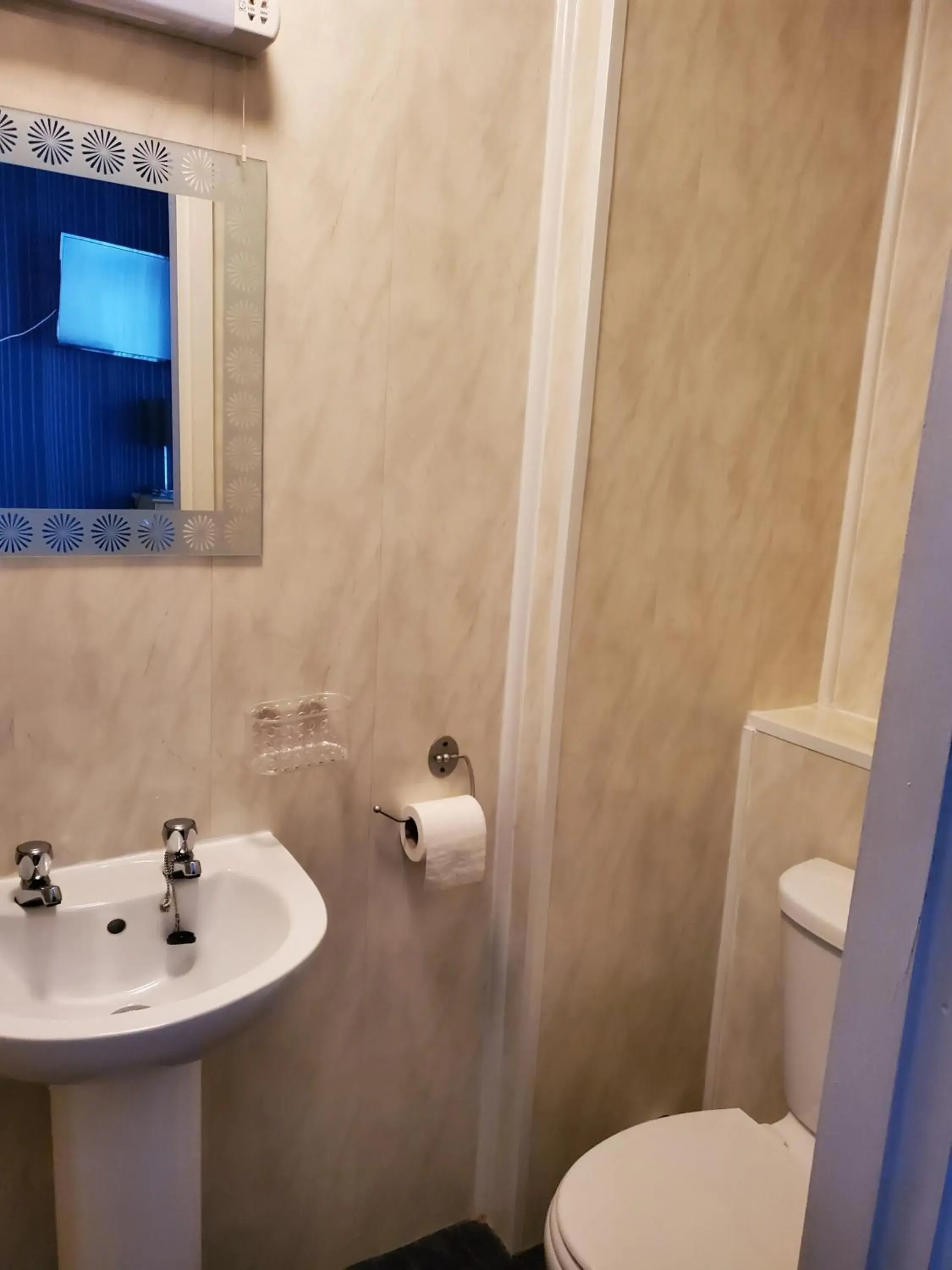 Small Double Bed Room in the cumbrian hotel Small Double Bed Room in the cumbrian hotel