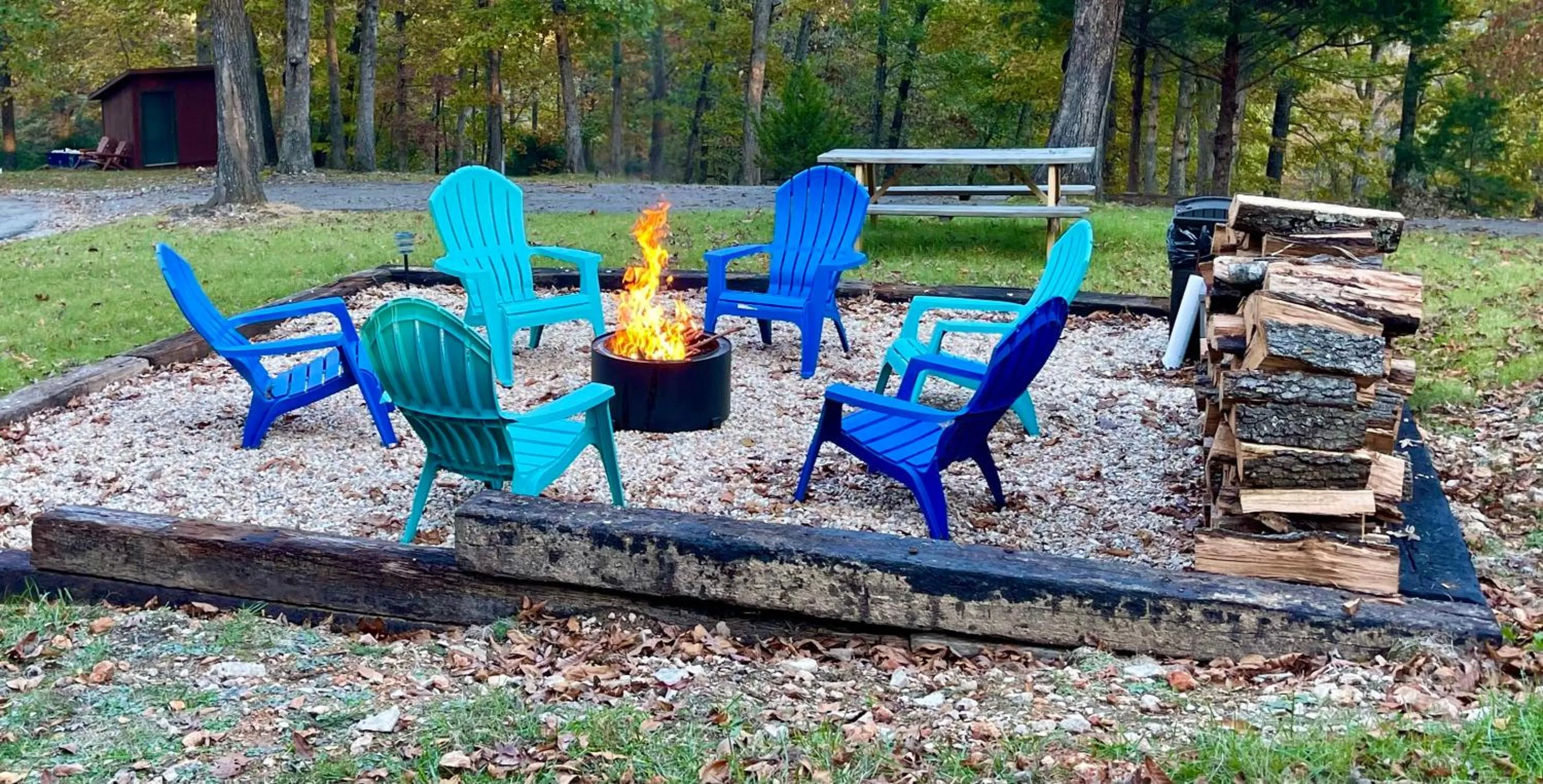 Secluded 2 story cabin Pool WiFi smart TVs