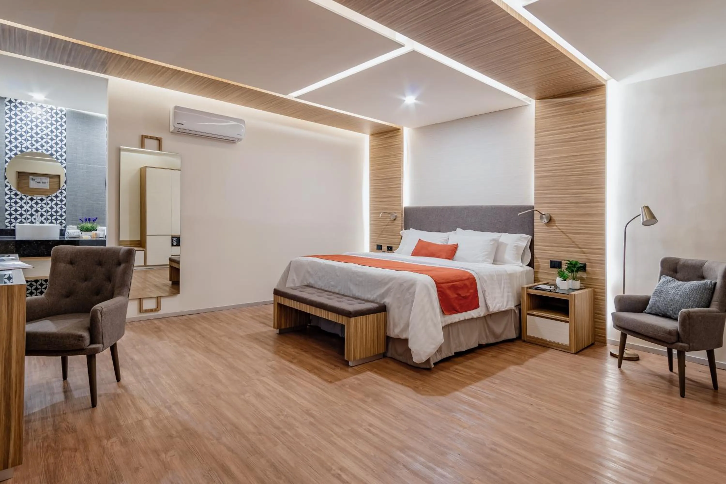 Photo of the whole room, Bed in Hotel Plaza by Kavia