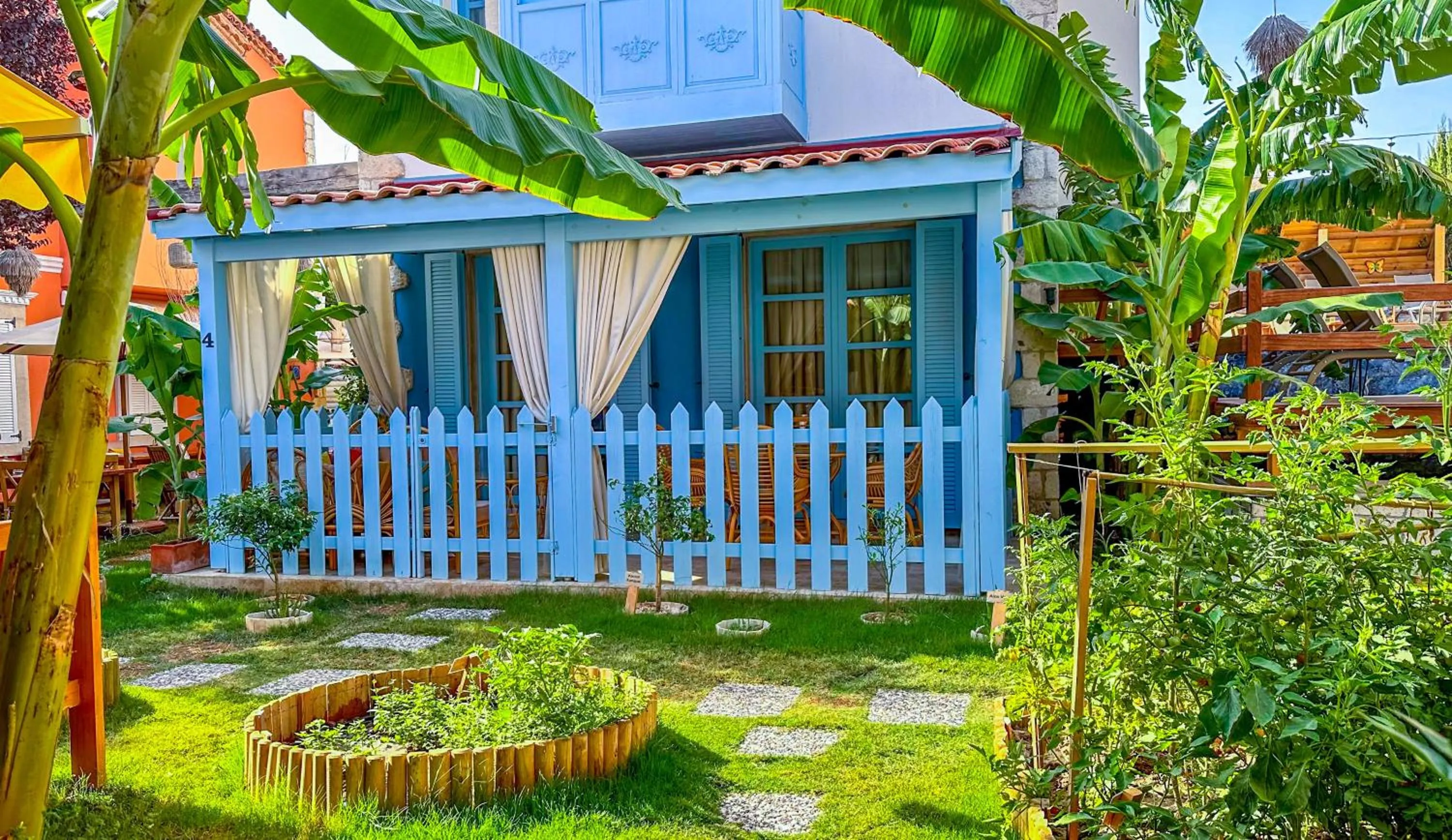 Property building in Banana Alaçatı Food & Stay - Adults Only