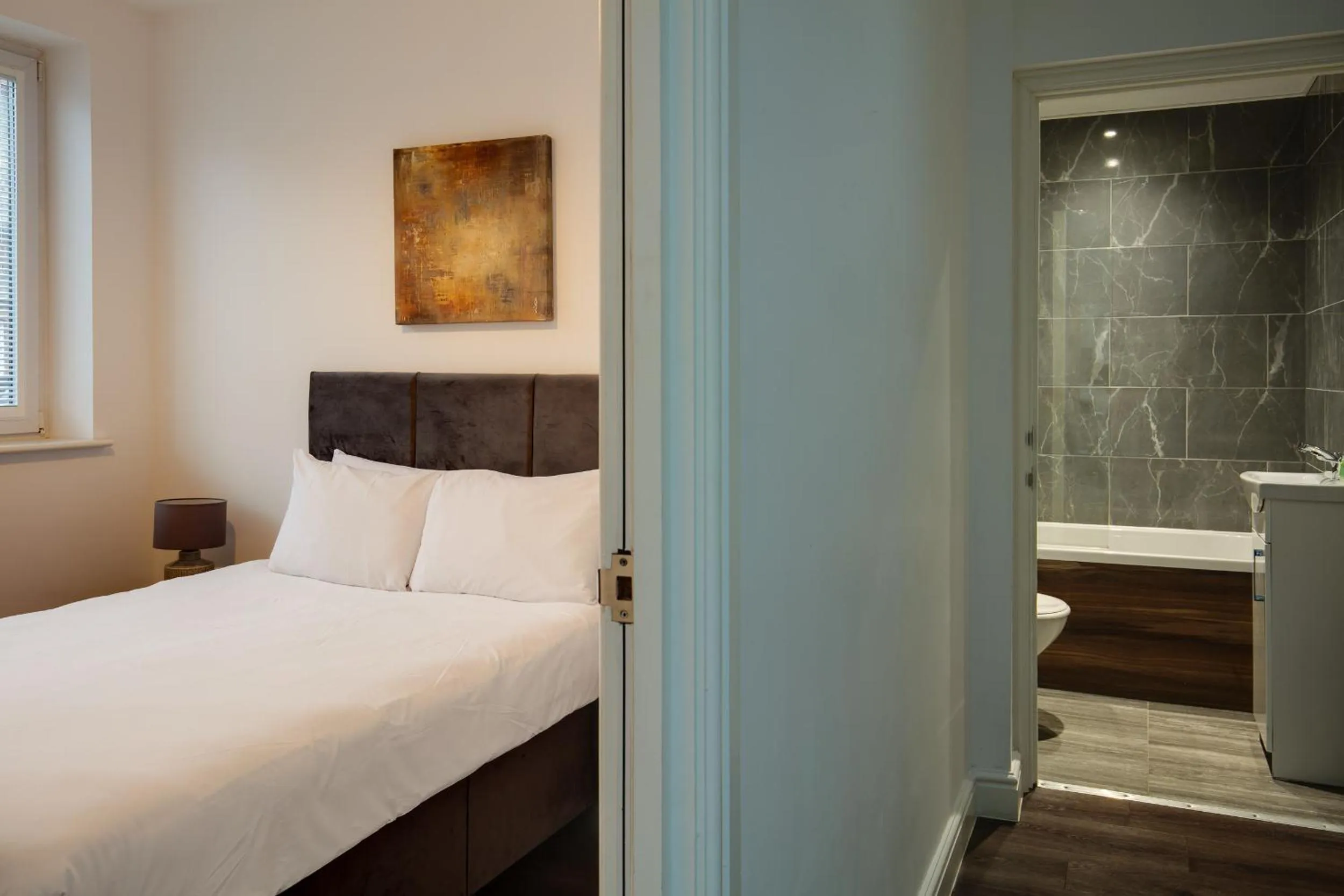 Bathroom, Bed in Charles Hope Swindon