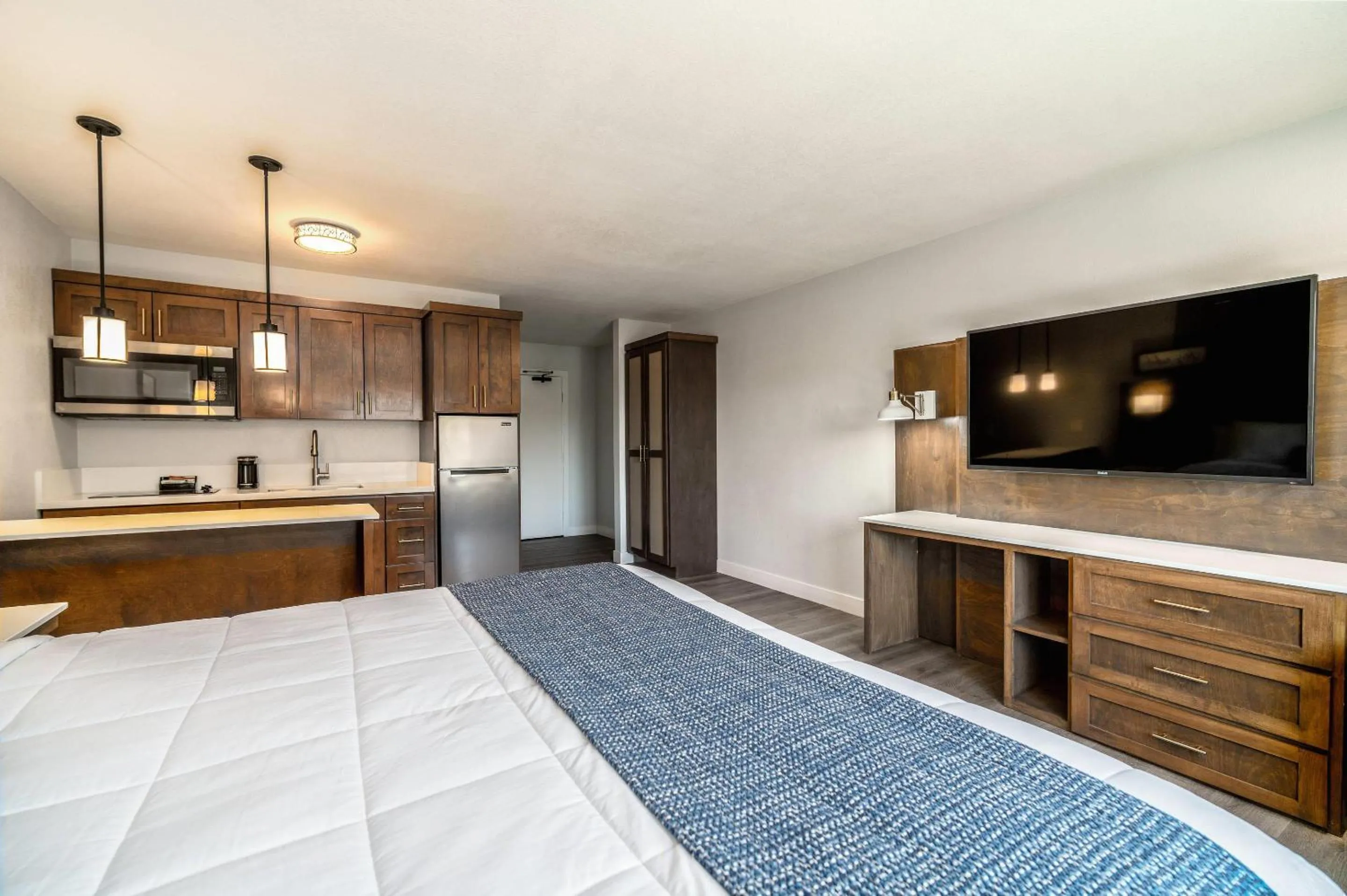 Bedroom, Bed in MainStay Suites Moreno Valley Near March Air Reserve Base