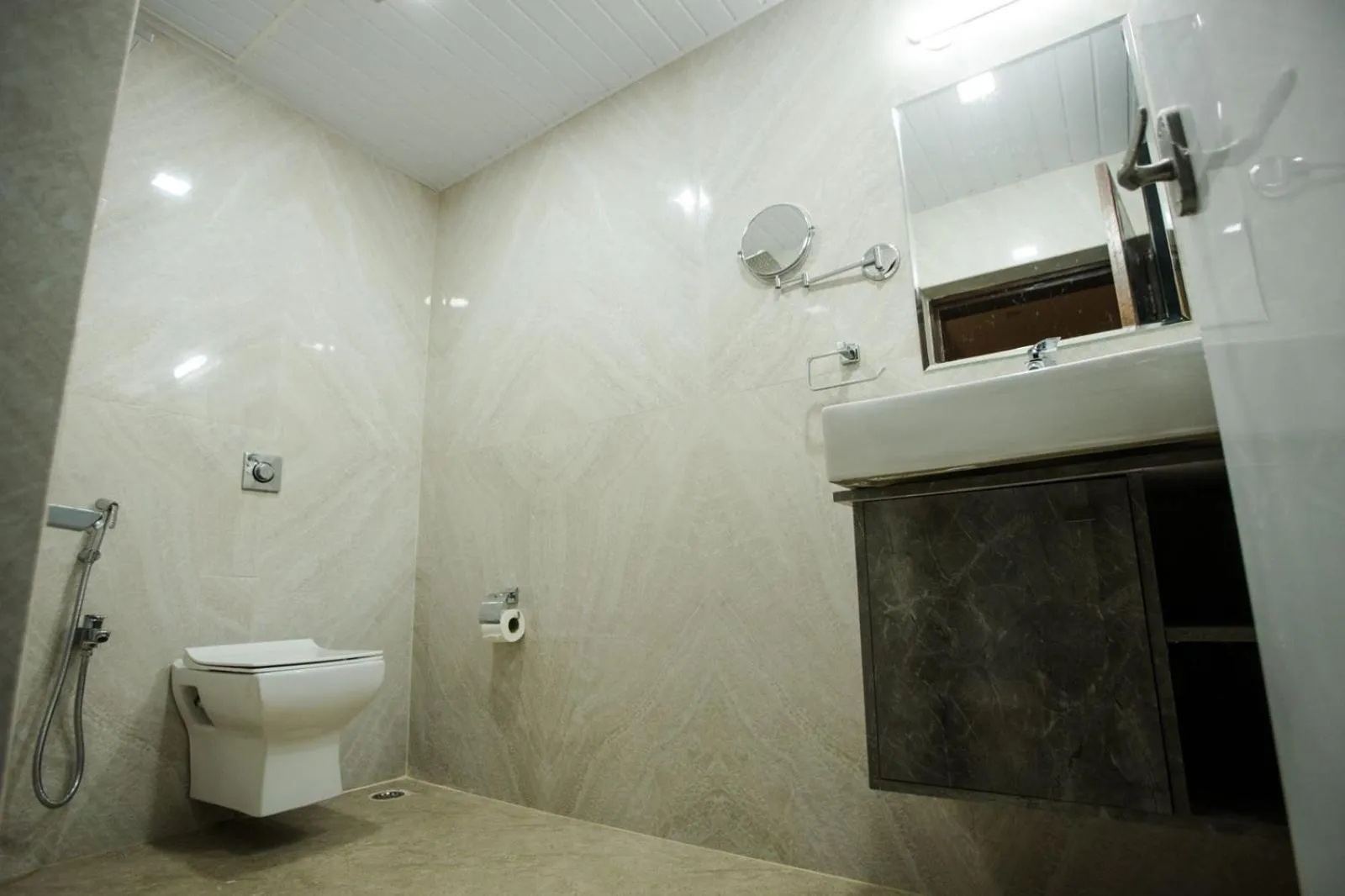 Bathroom in MUSHROOMS