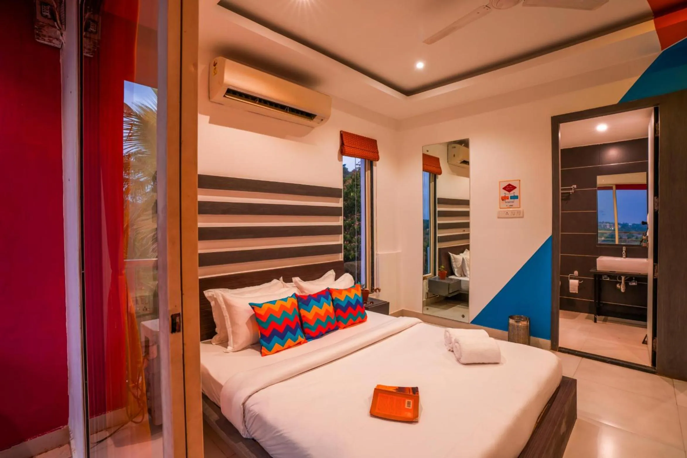 Bedroom, Bed in goSTOPS Goa, Baga