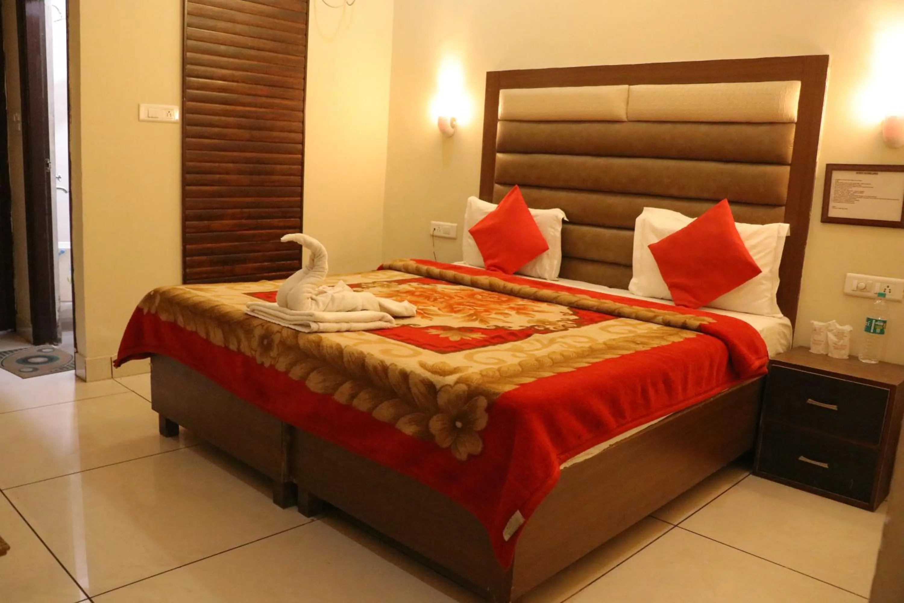 Bedroom, Bed in Hotel Pushap Palace