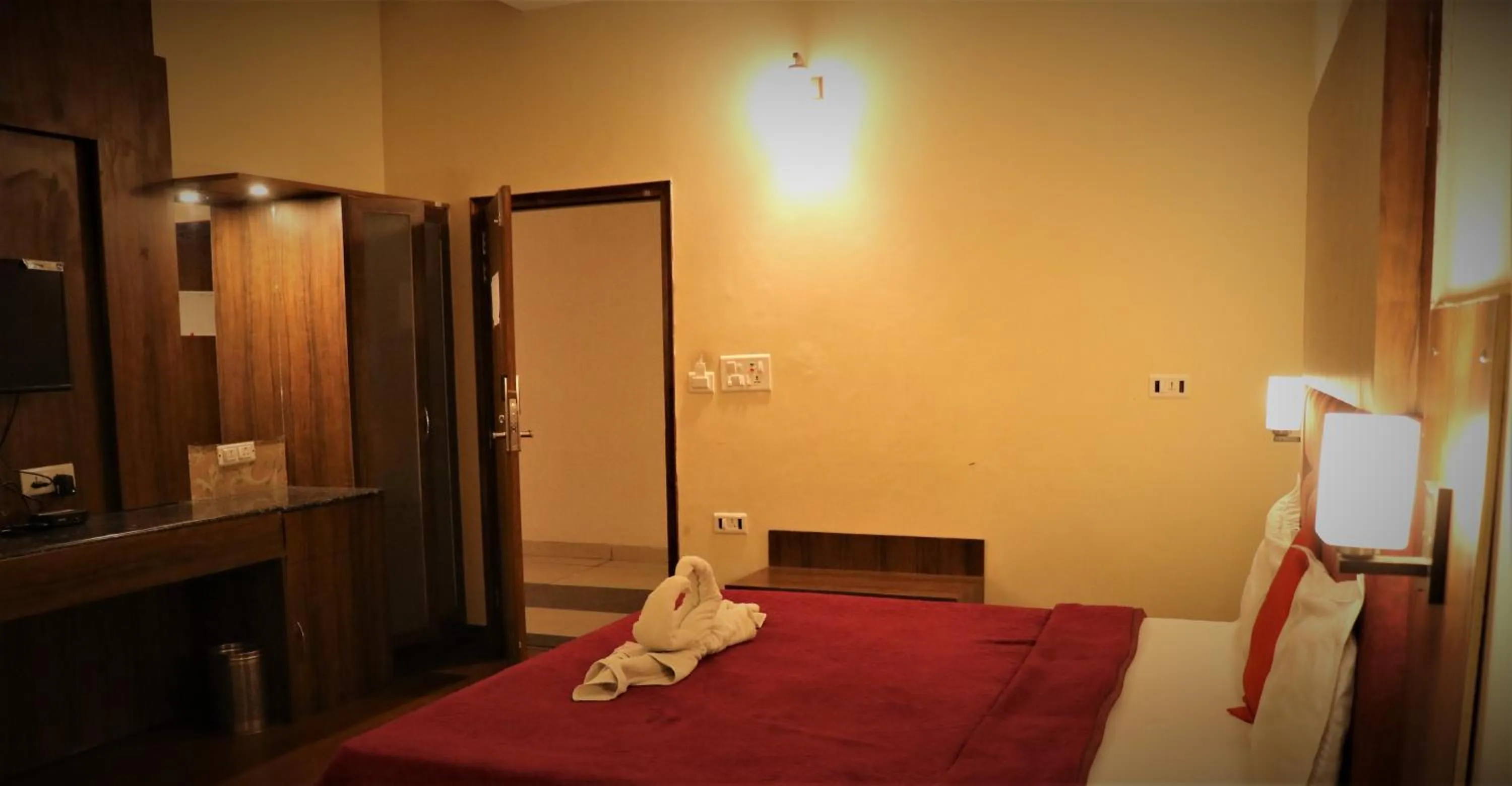 Bedroom, Bed in Hotel Pushap Palace