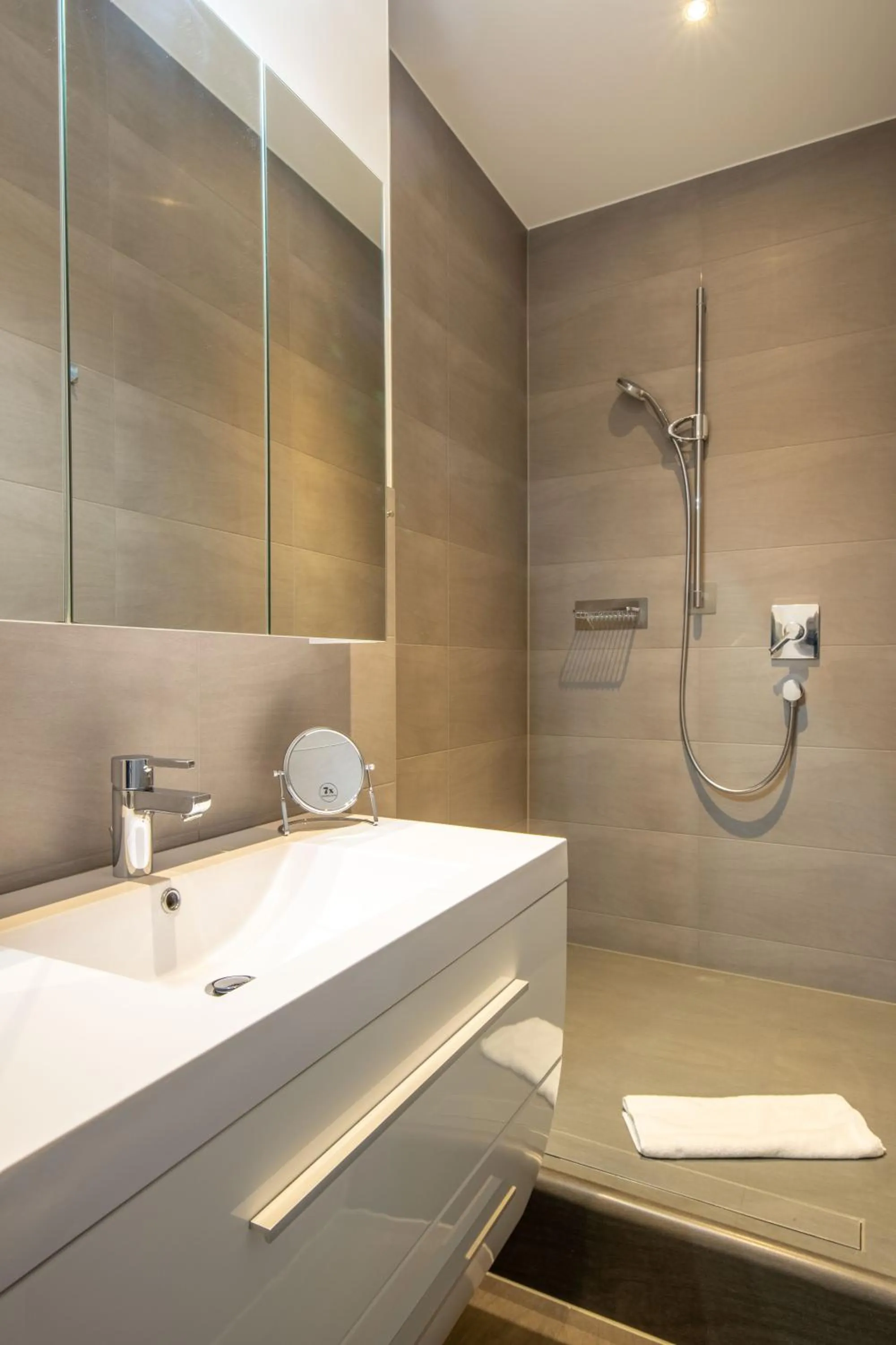 Shower in Limehome Aalen Reichsstädter Str