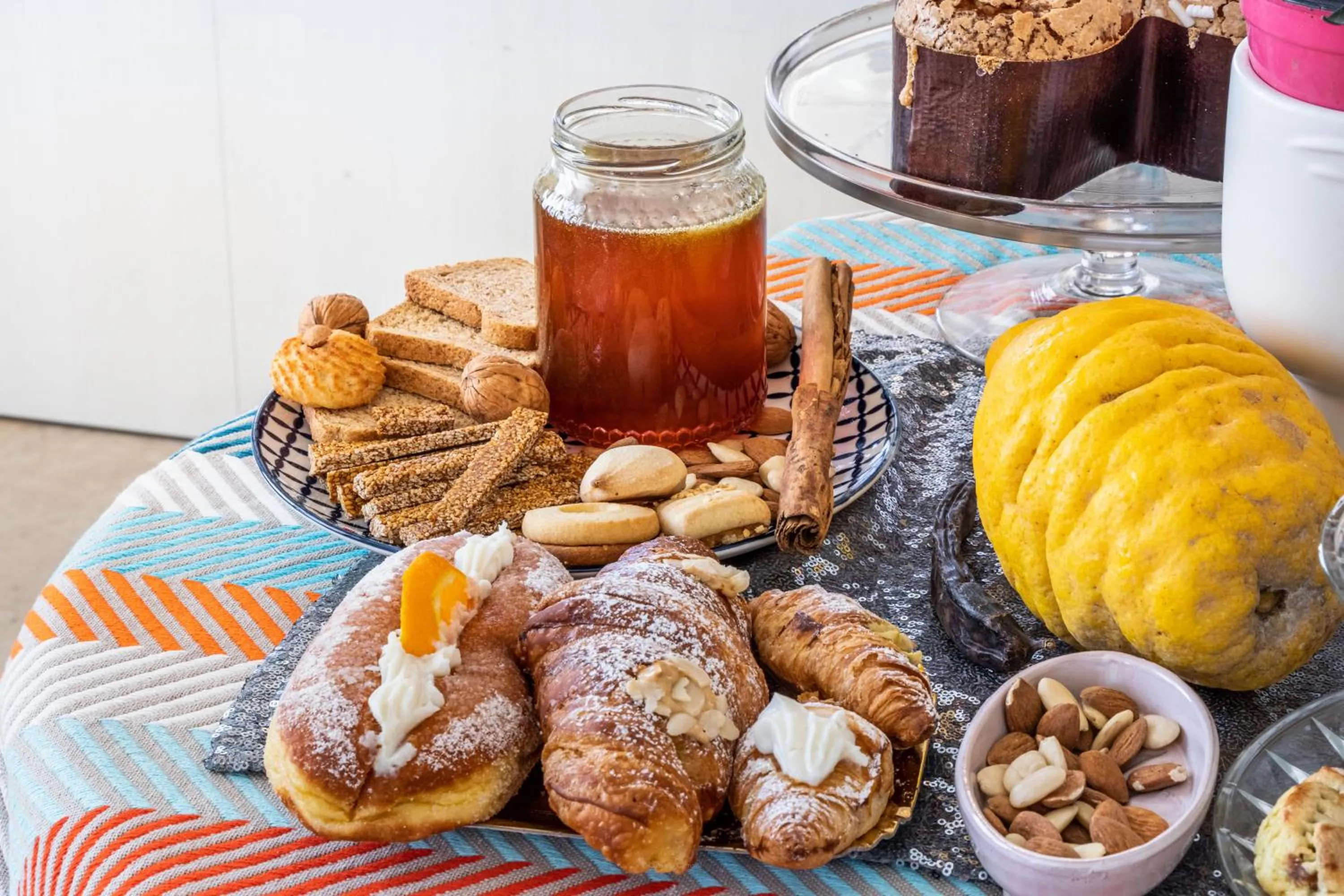 Buffet breakfast in MichaEl garden