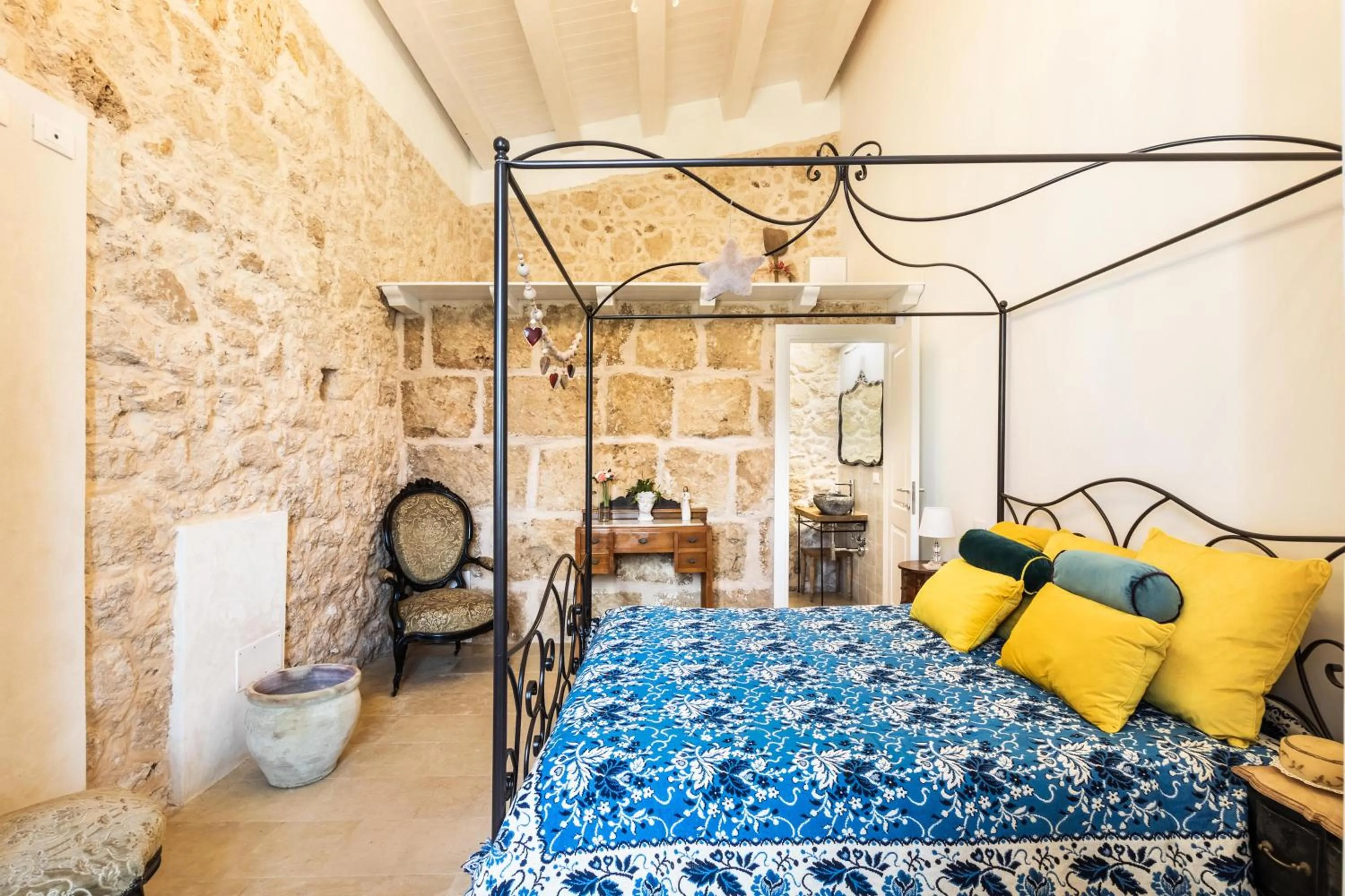 Bedroom, Bed in MichaEl garden