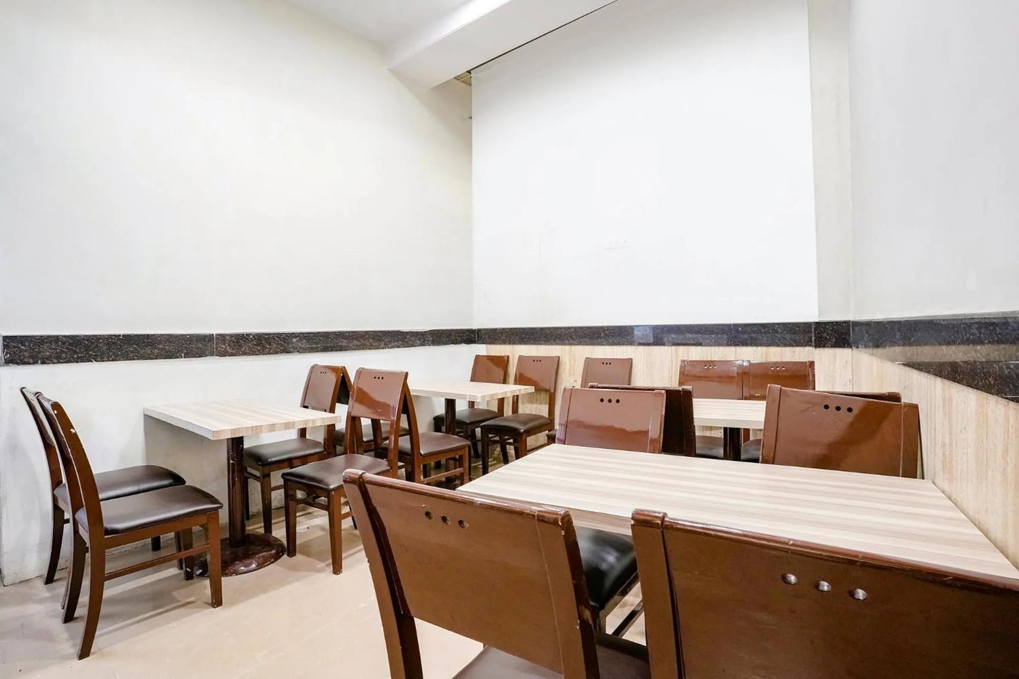 Dining area in FabHotel Kamran Residency - Nr LBS Marg