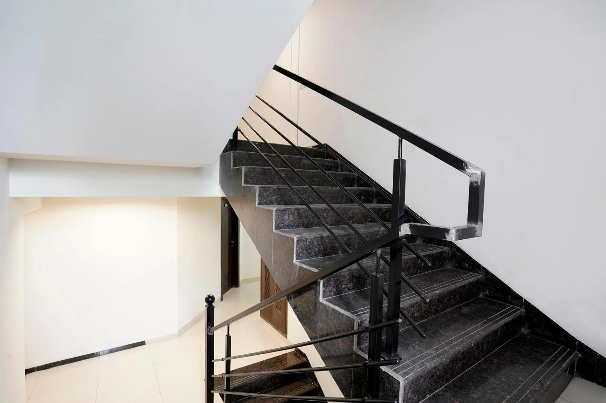 Lobby or reception in FabHotel Kamran Residency - Nr LBS Marg