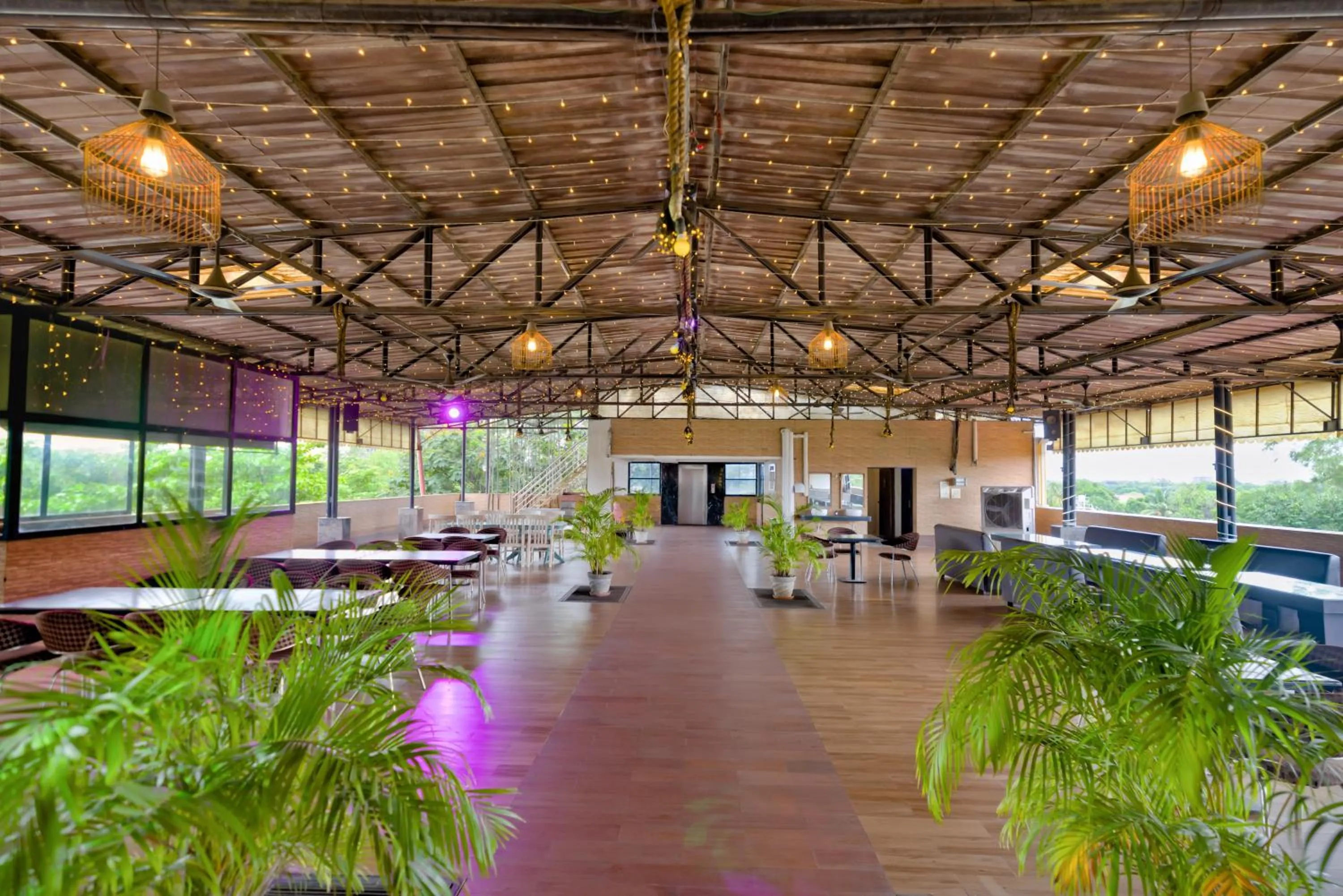 Restaurant/places to eat in Sheetal International