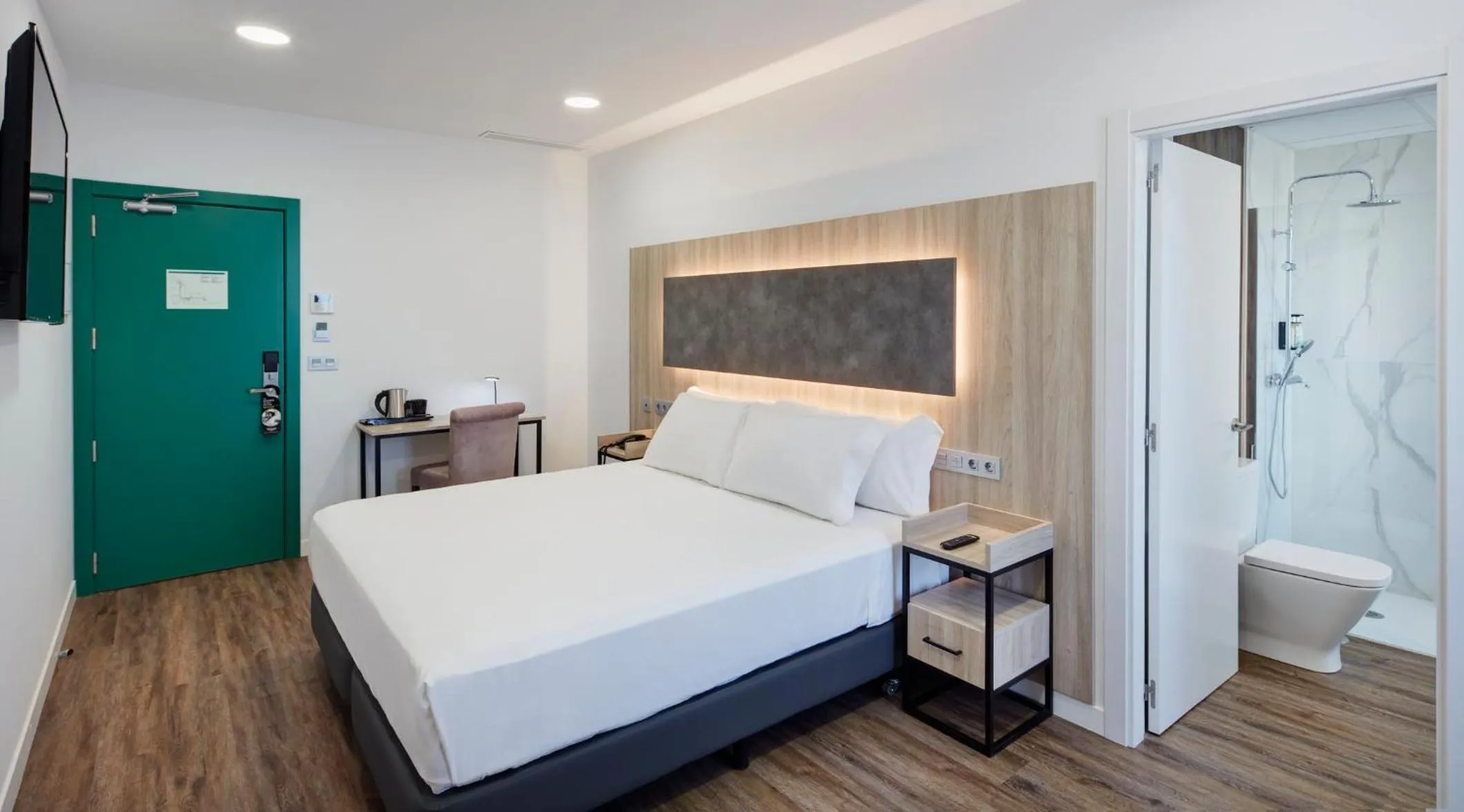 Photo of the whole room, Bed in Sercotel Córdoba Delicias