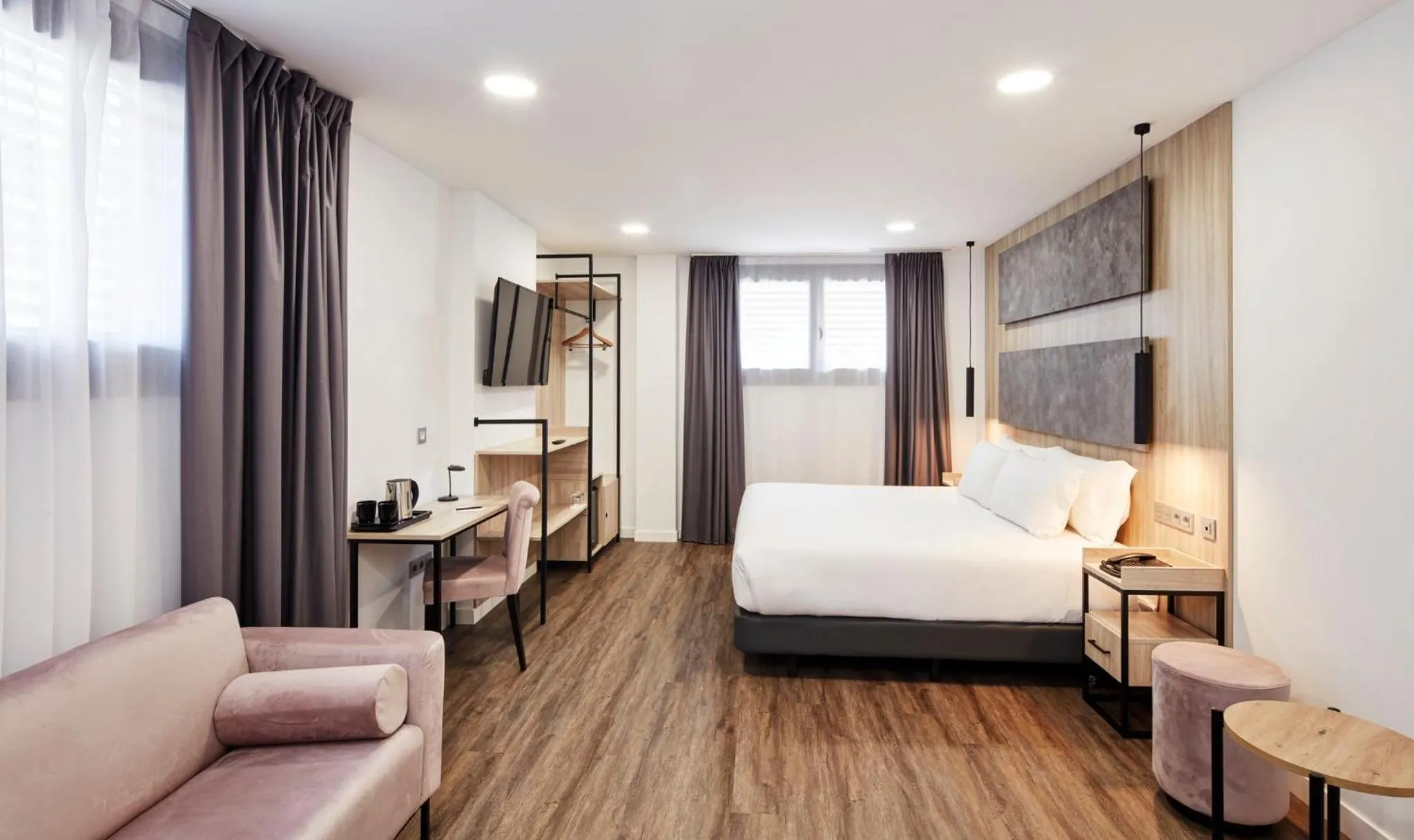 Photo of the whole room, Bed in Sercotel Córdoba Delicias