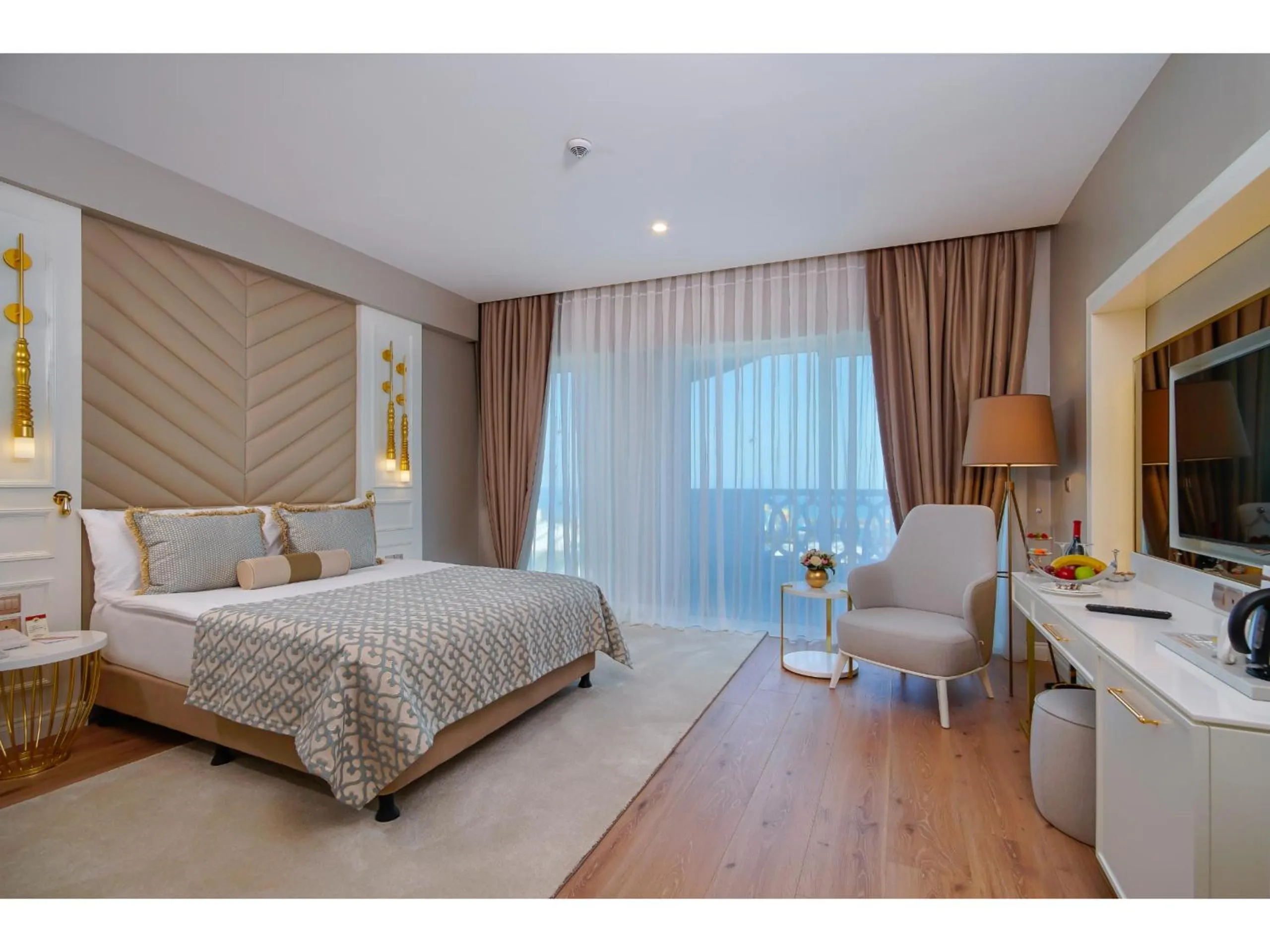 Photo of the whole room, Bed in Limak Cyprus Deluxe Hotel