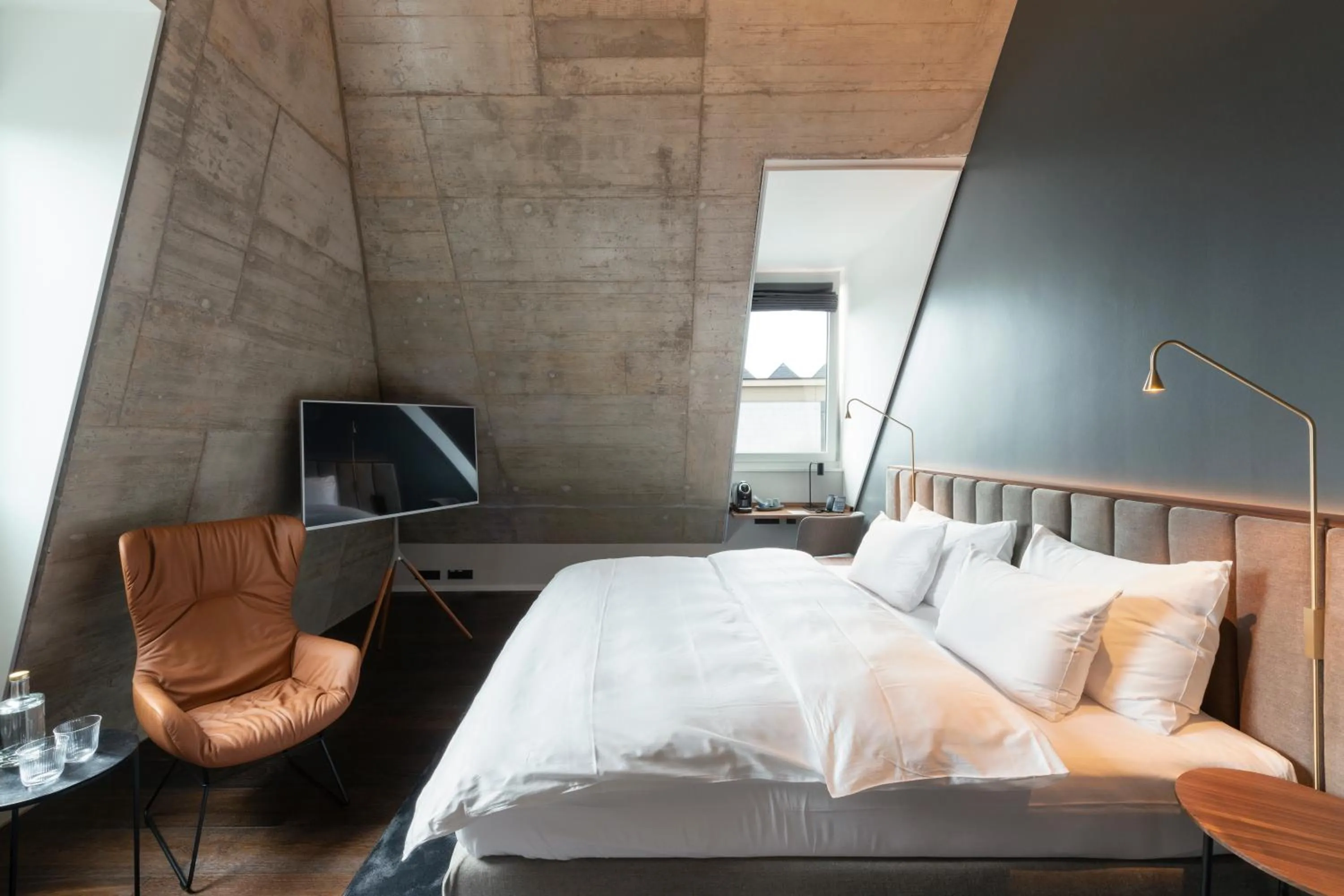 Photo of the whole room, Bed in Legend Hotel