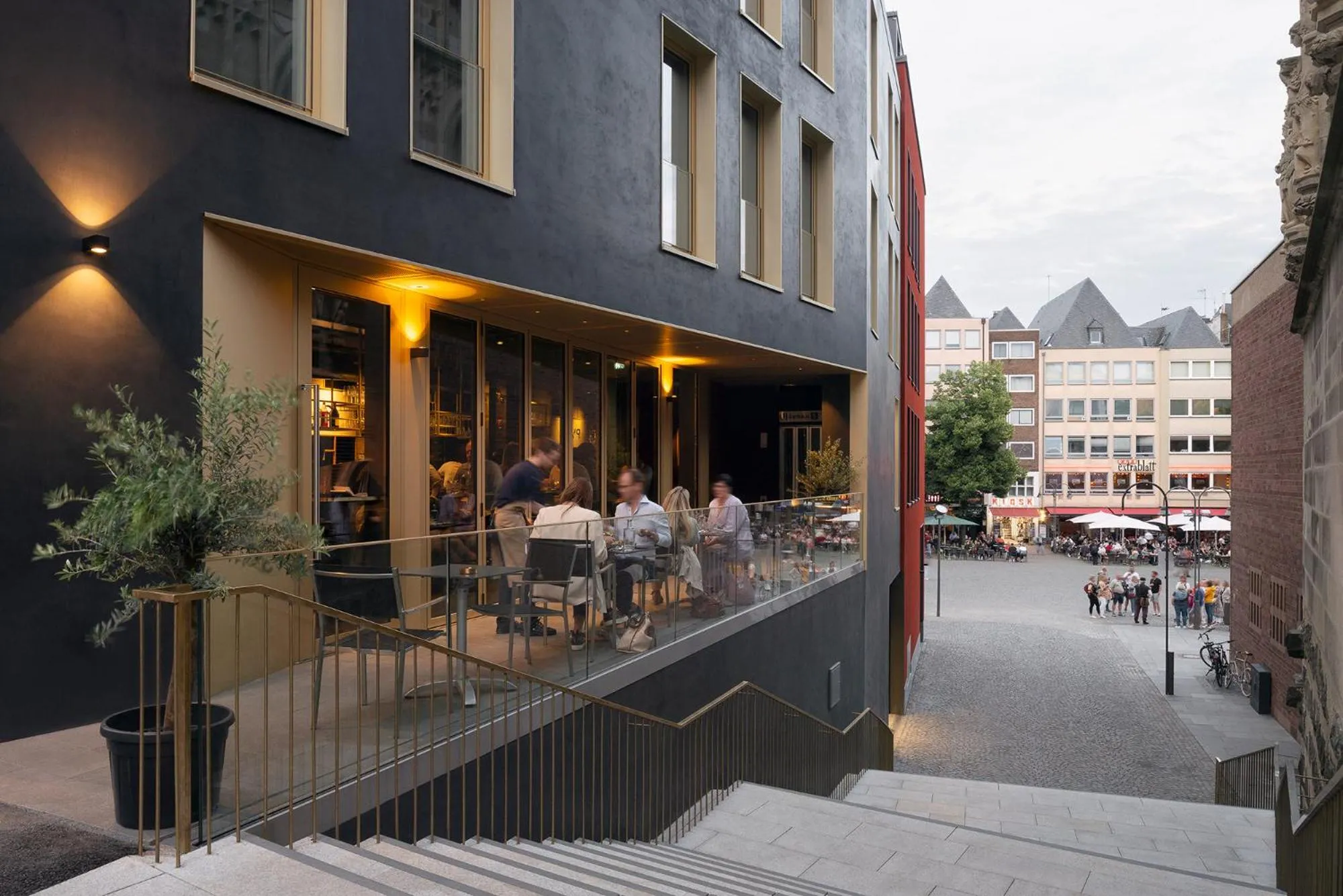 Restaurant/places to eat in Legend Hotel