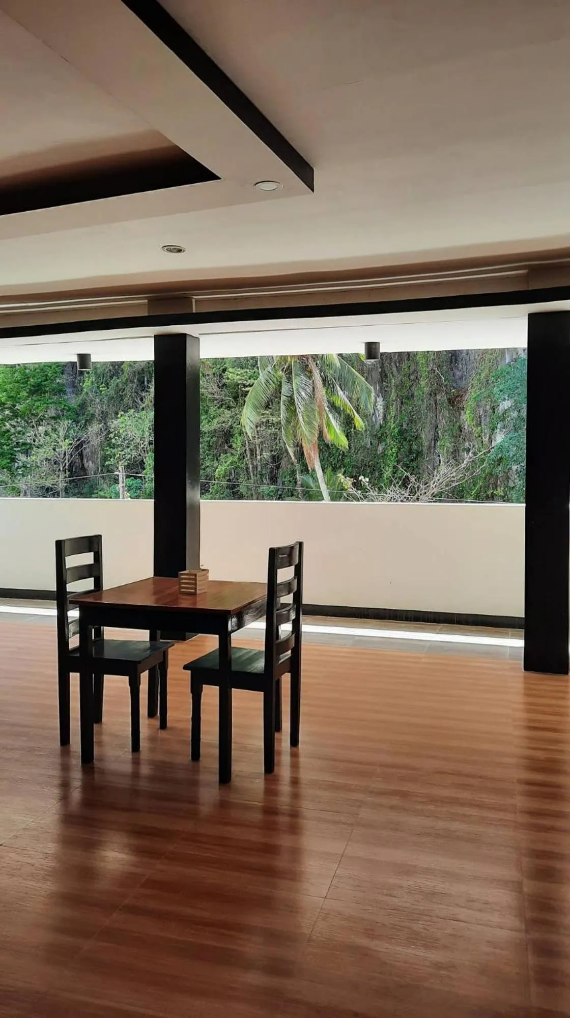 Dining area in Lolo Panding Inn