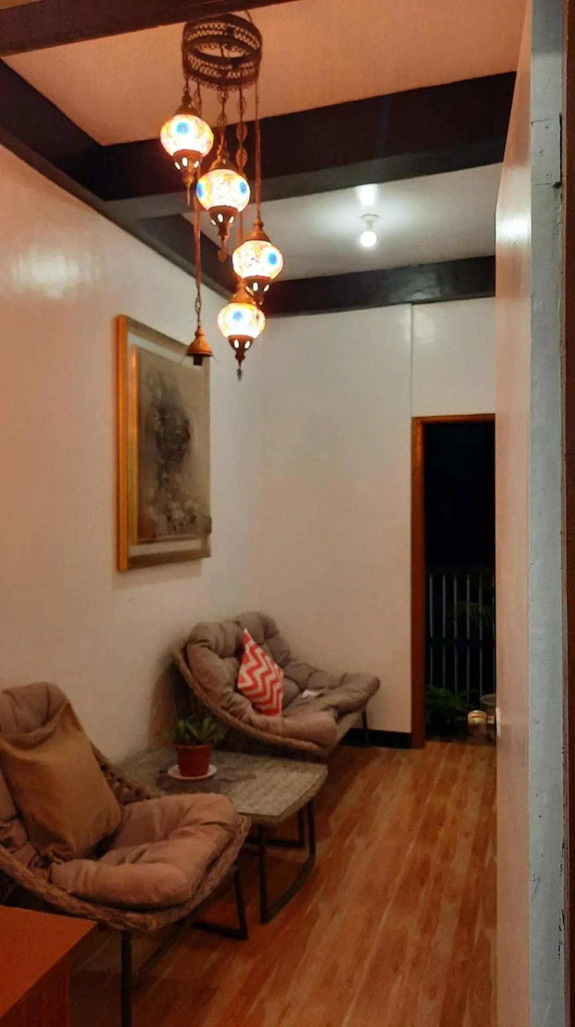 Seating area in Lolo Panding Inn