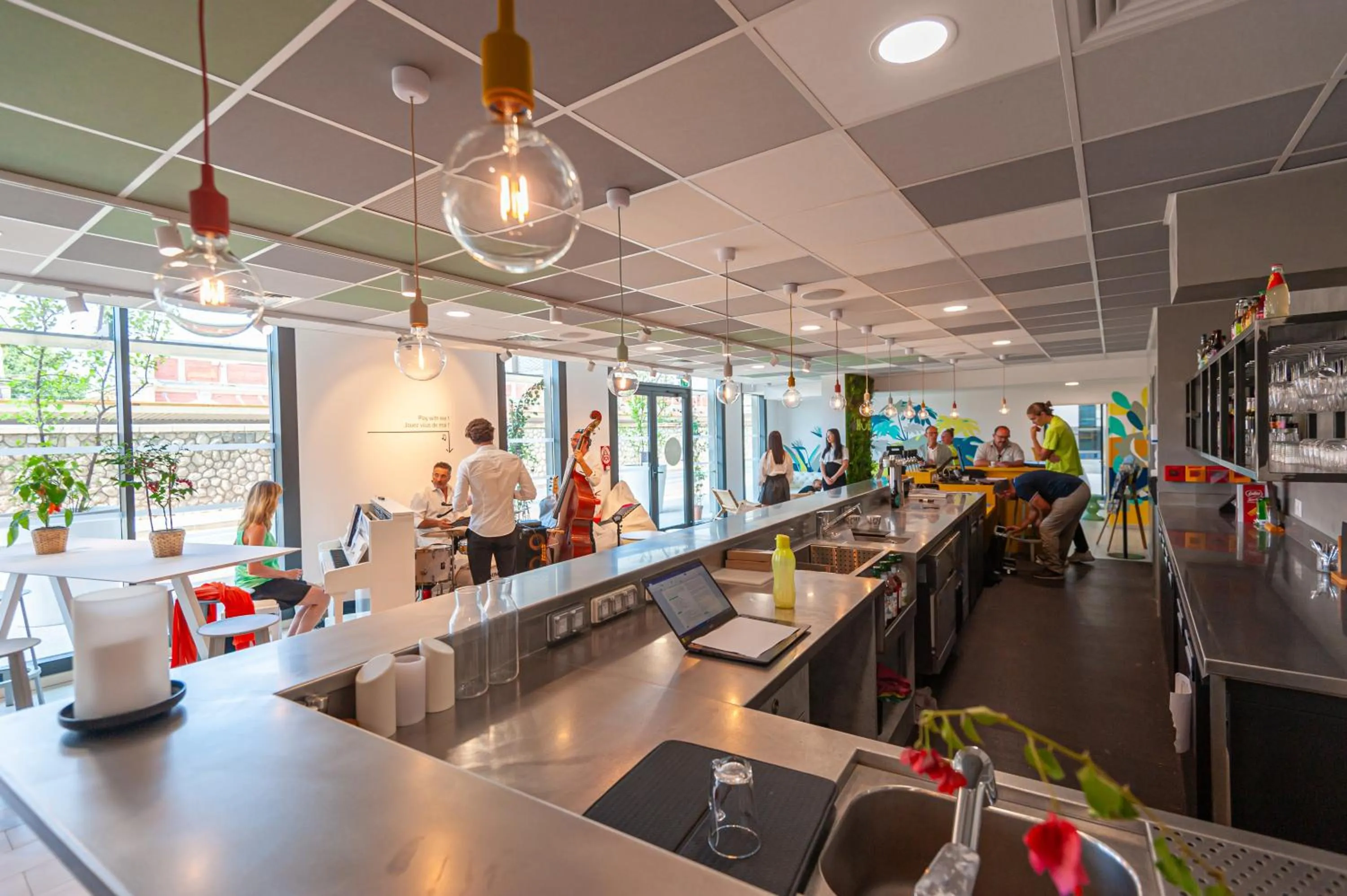 Restaurant/places to eat in Apparthotel Privilodges Toulon