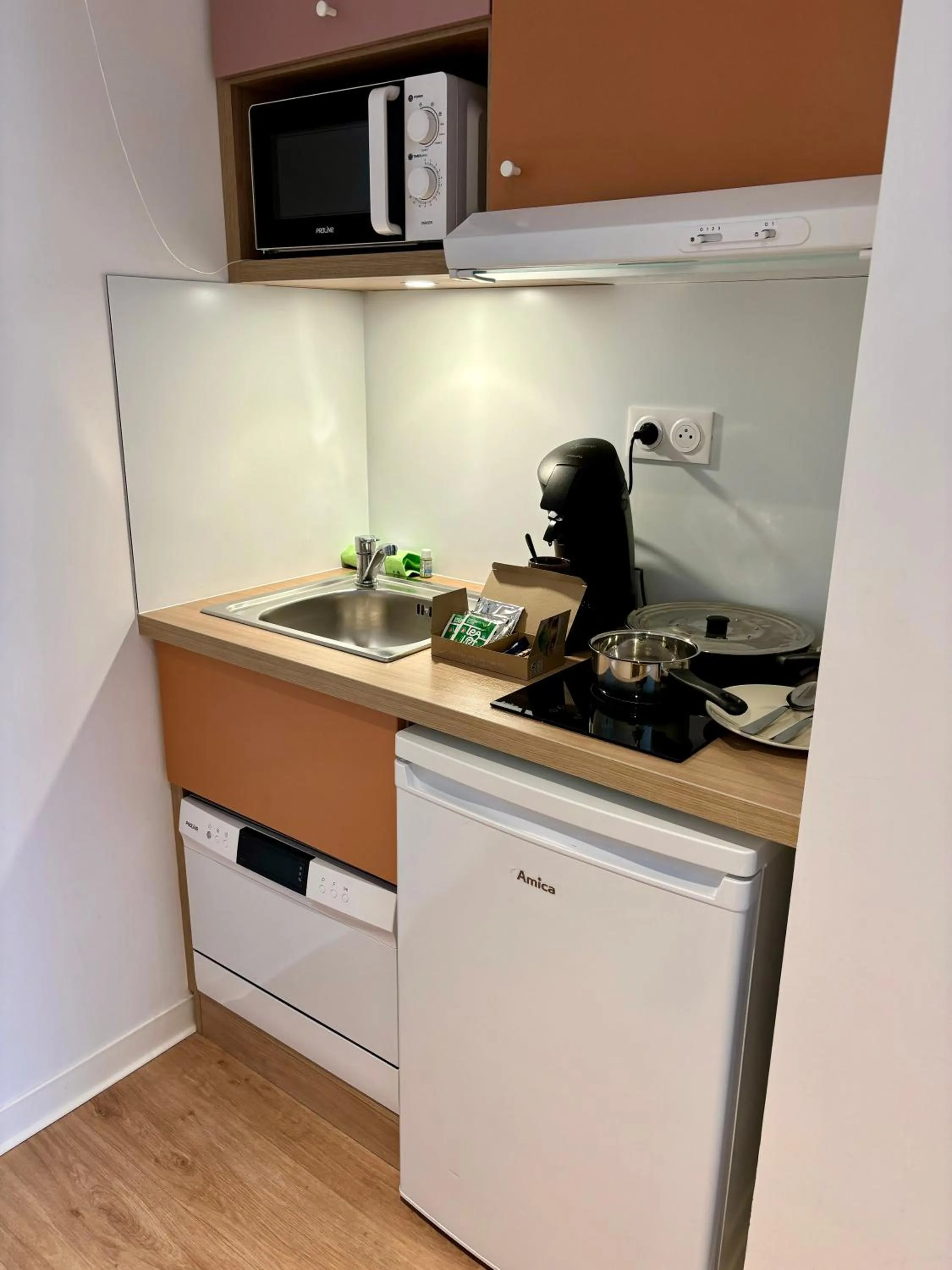 Kitchen or kitchenette in Apparthotel Privilodges Toulon
